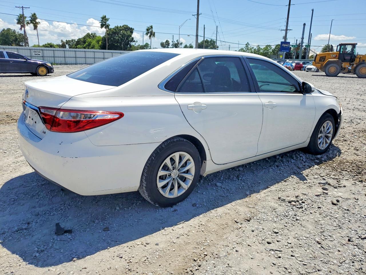 2015 Toyota Camry Le White vin: 4T1BF1FK2FU895378