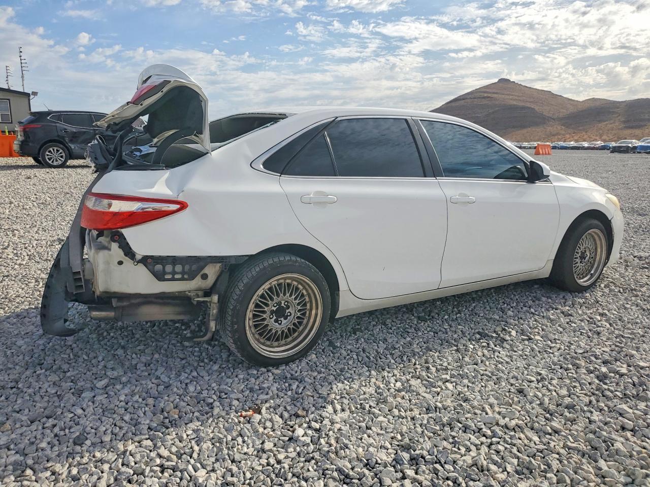 2015 Toyota Camry Se White vin: 4T1BF1FK2FU897549
