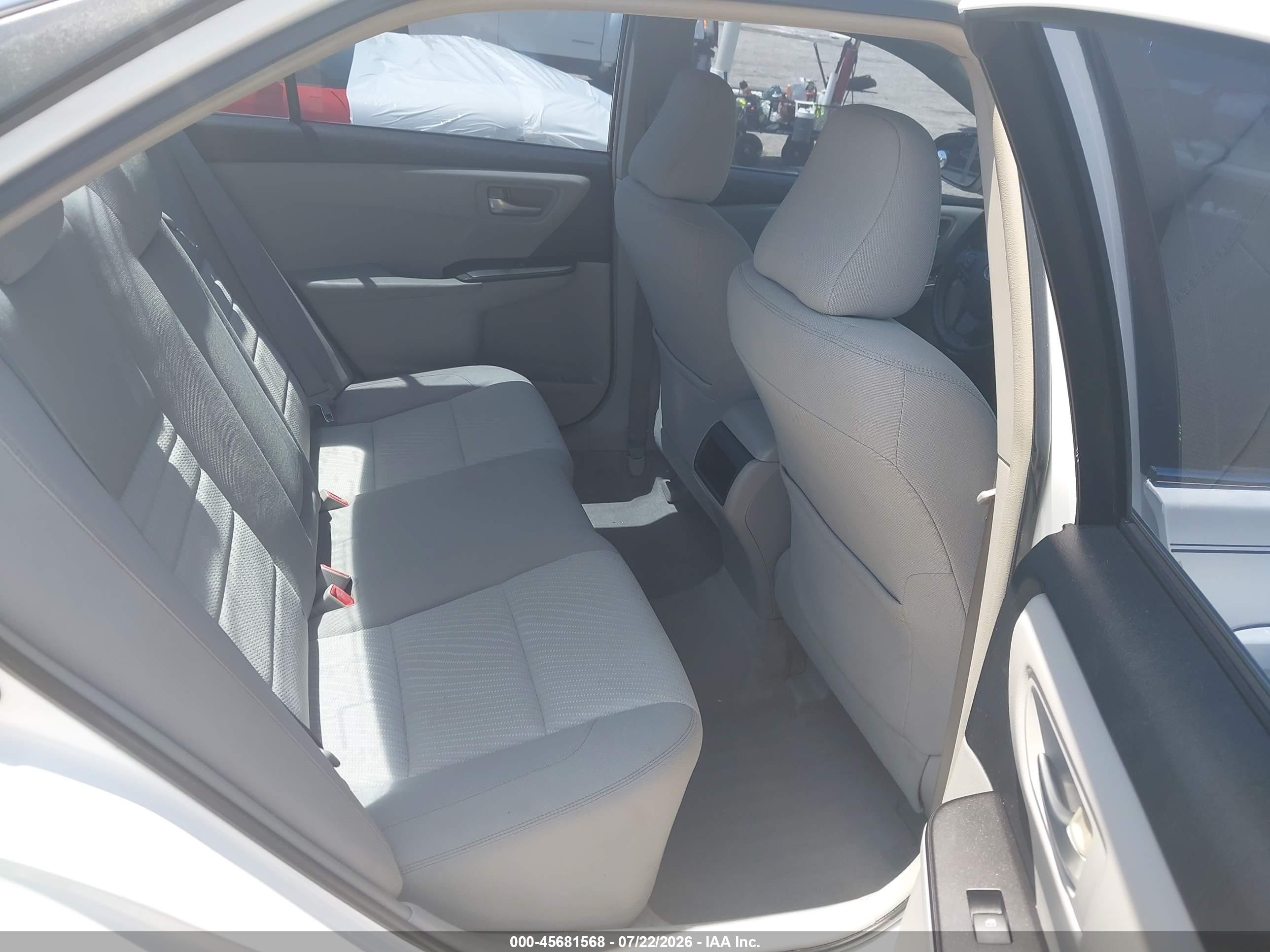 2015 Toyota Camry Le White vin: 4T1BF1FK2FU938696