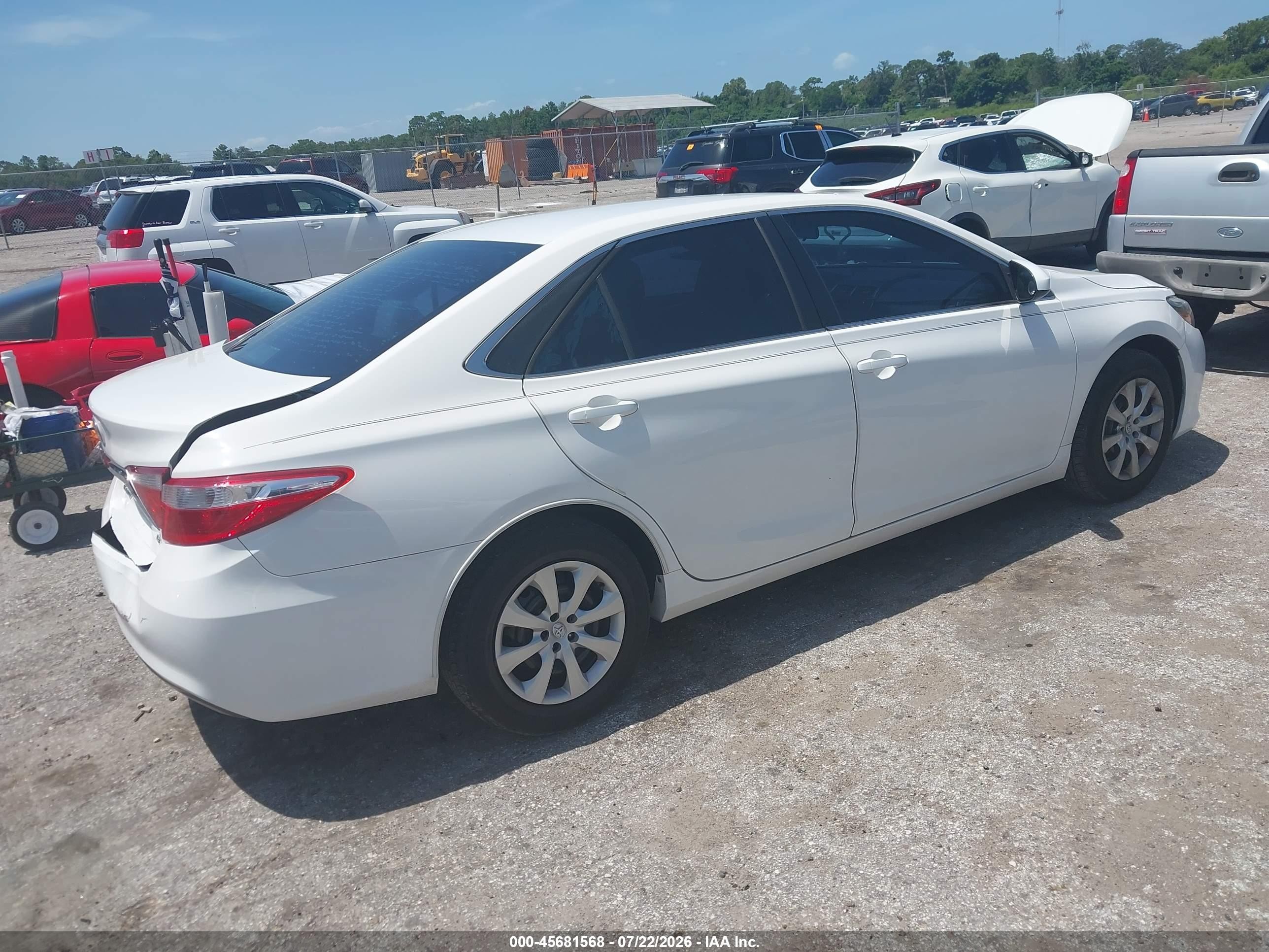 2015 Toyota Camry Le White vin: 4T1BF1FK2FU938696