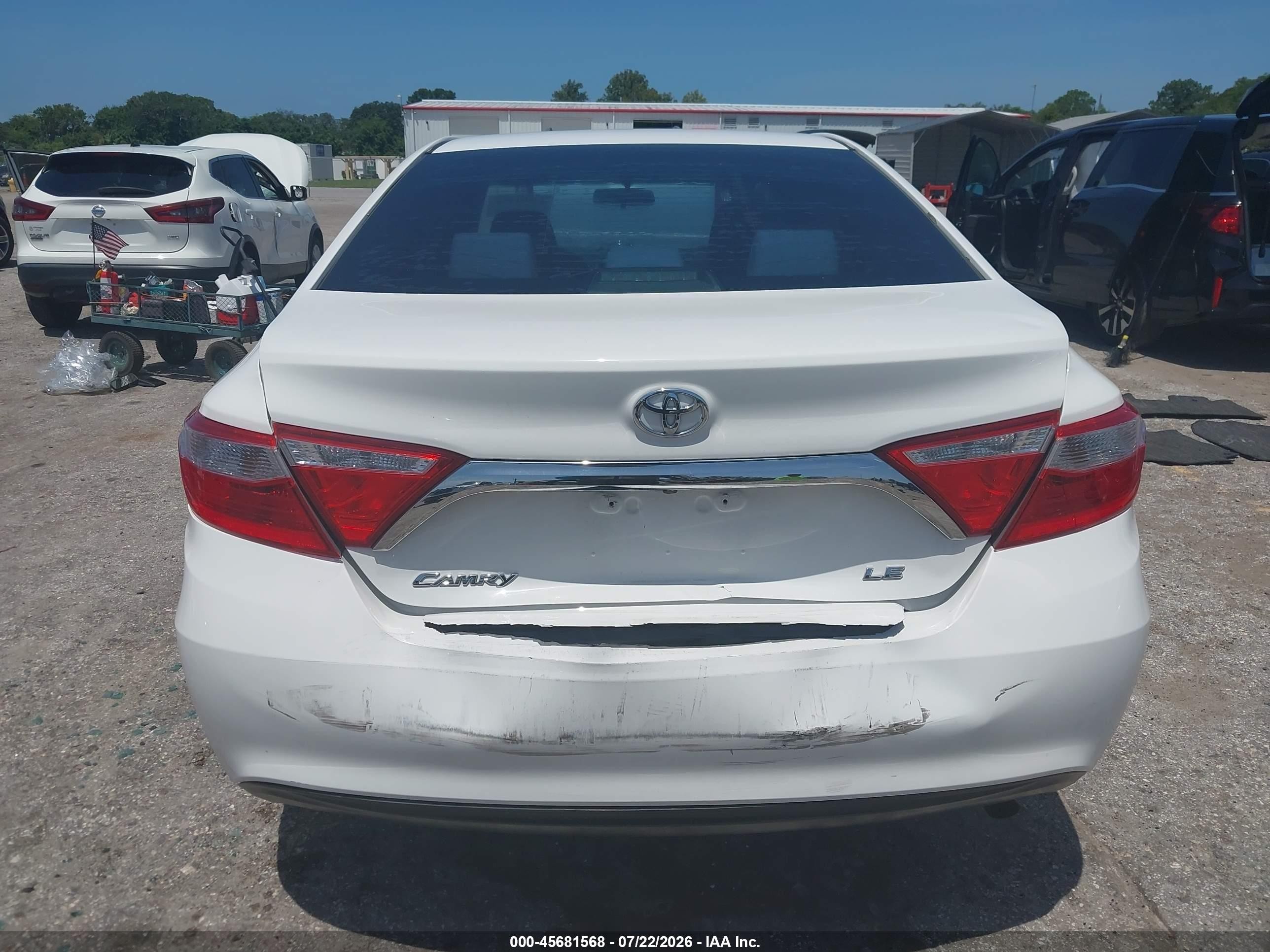 2015 Toyota Camry Le White vin: 4T1BF1FK2FU938696
