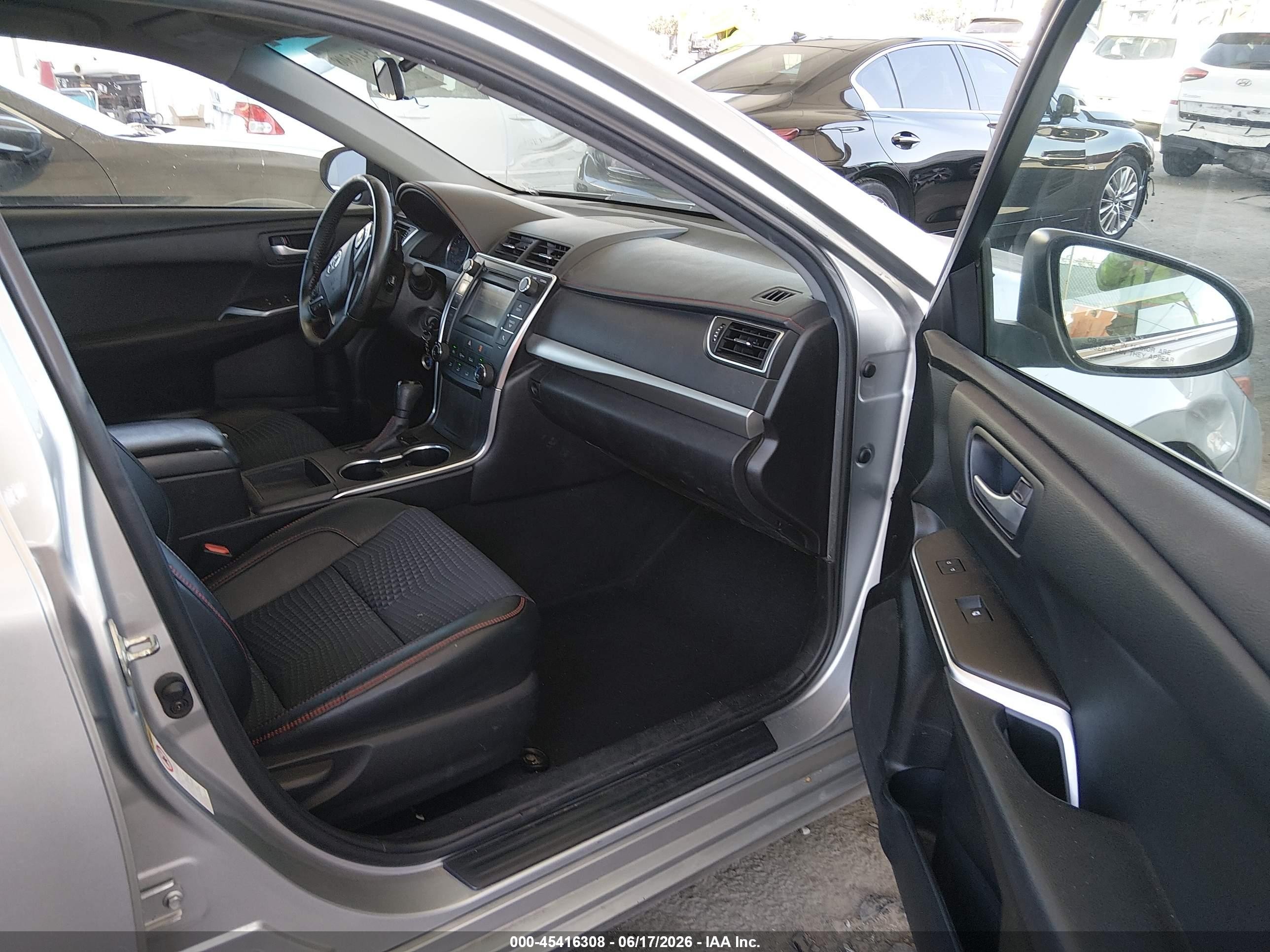 2015 Toyota Camry Se Silver vin: 4T1BF1FK2FU942103