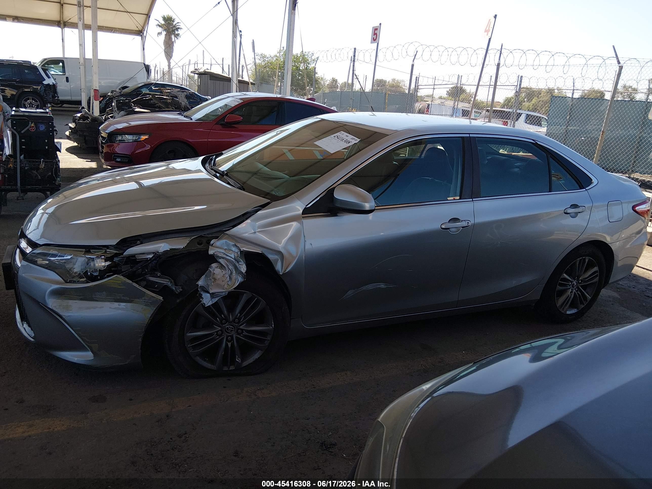 2015 Toyota Camry Se Silver vin: 4T1BF1FK2FU942103