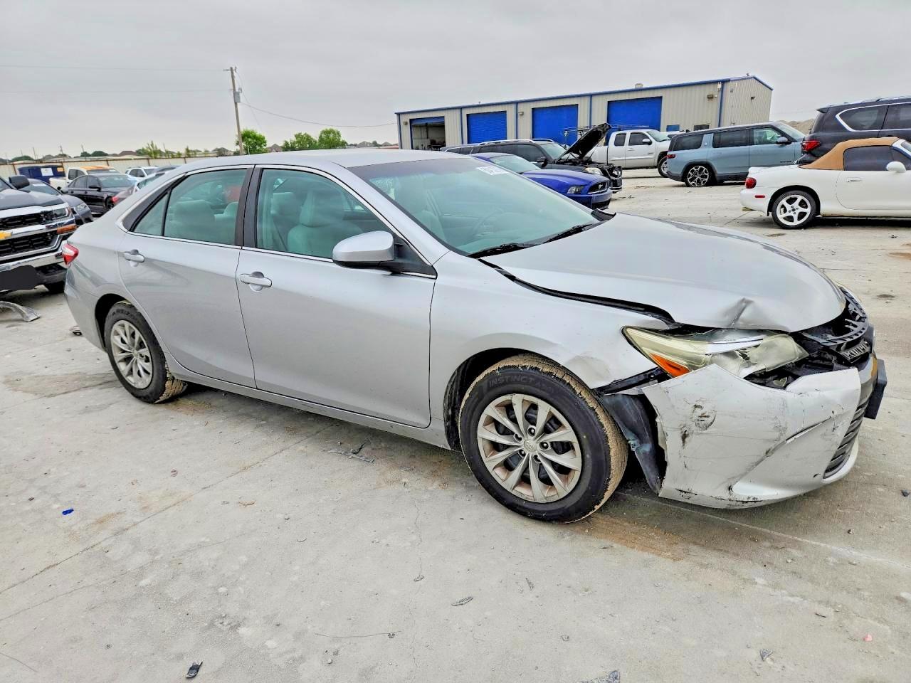 2016 Toyota Camry Le Серебряный vin: 4T1BF1FK2GU134593