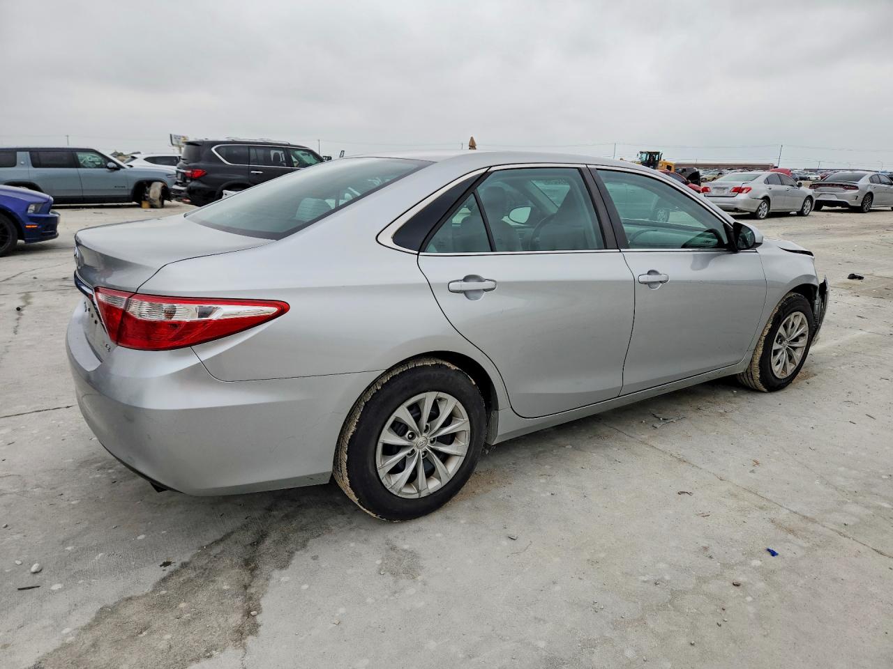 2016 Toyota Camry Le Серебряный vin: 4T1BF1FK2GU134593