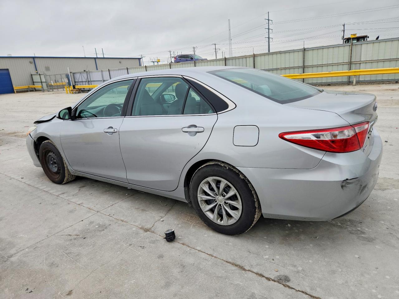 2016 Toyota Camry Le Серебряный vin: 4T1BF1FK2GU134593