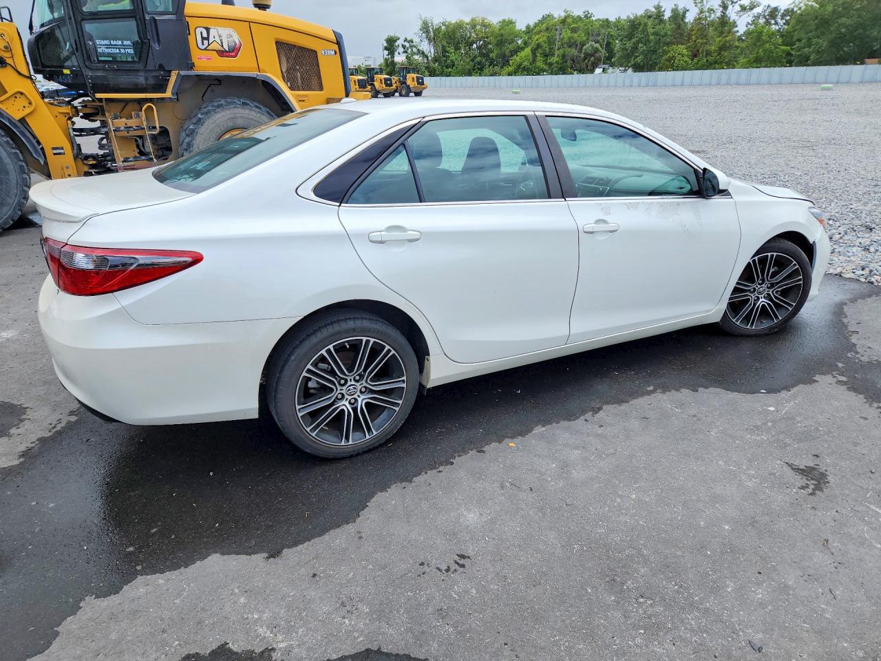 2016 Toyota Camry Special Edition White vin: 4T1BF1FK2GU164726