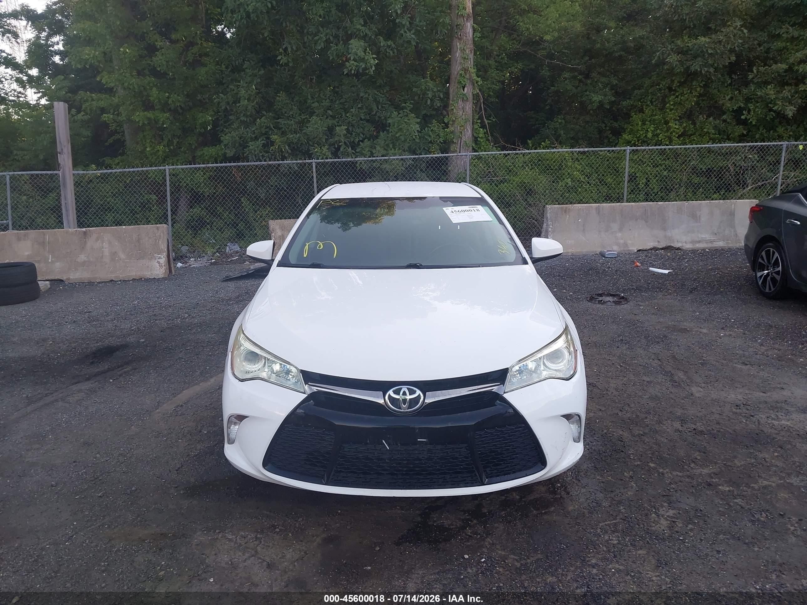 2016 Toyota Camry Se White vin: 4T1BF1FK2GU228943