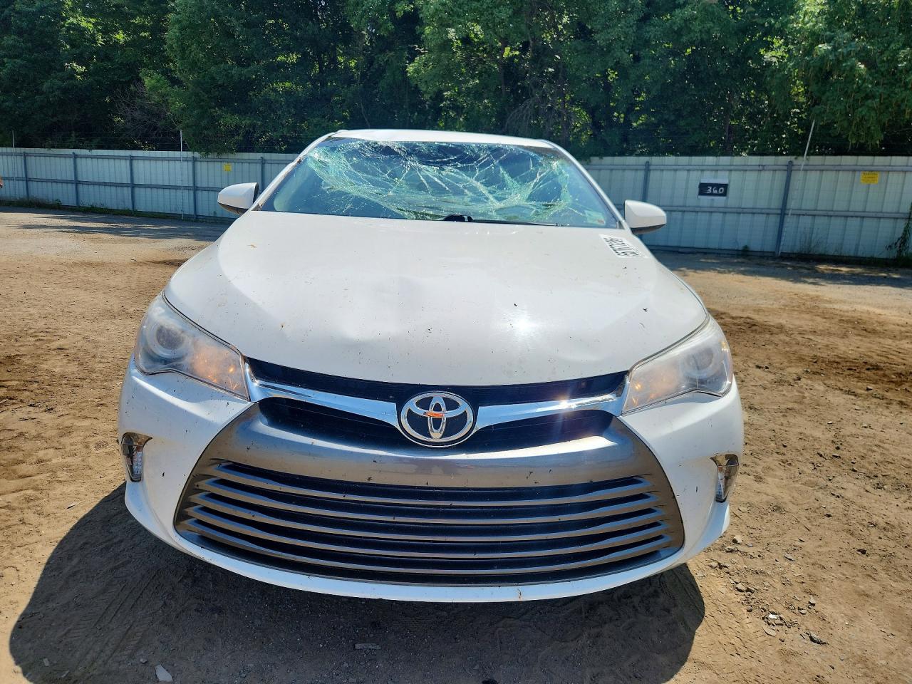 2017 Toyota Camry Le White vin: 4T1BF1FK2HU751378