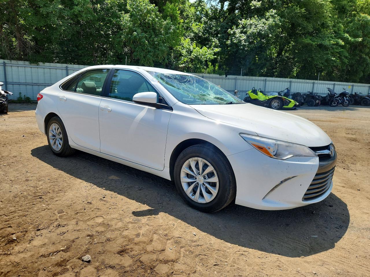 2017 Toyota Camry Le White vin: 4T1BF1FK2HU751378