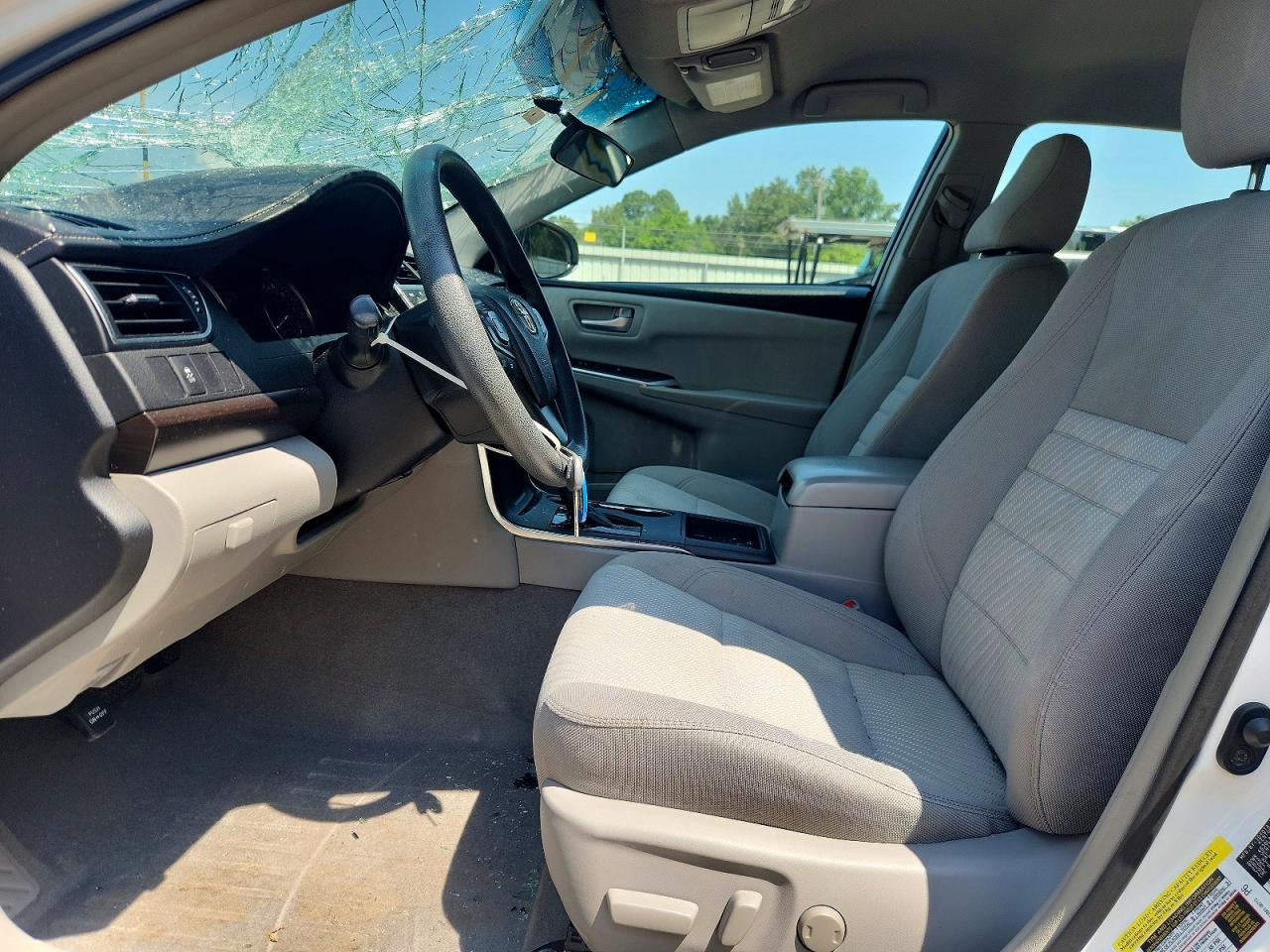 2017 Toyota Camry Le White vin: 4T1BF1FK2HU751378