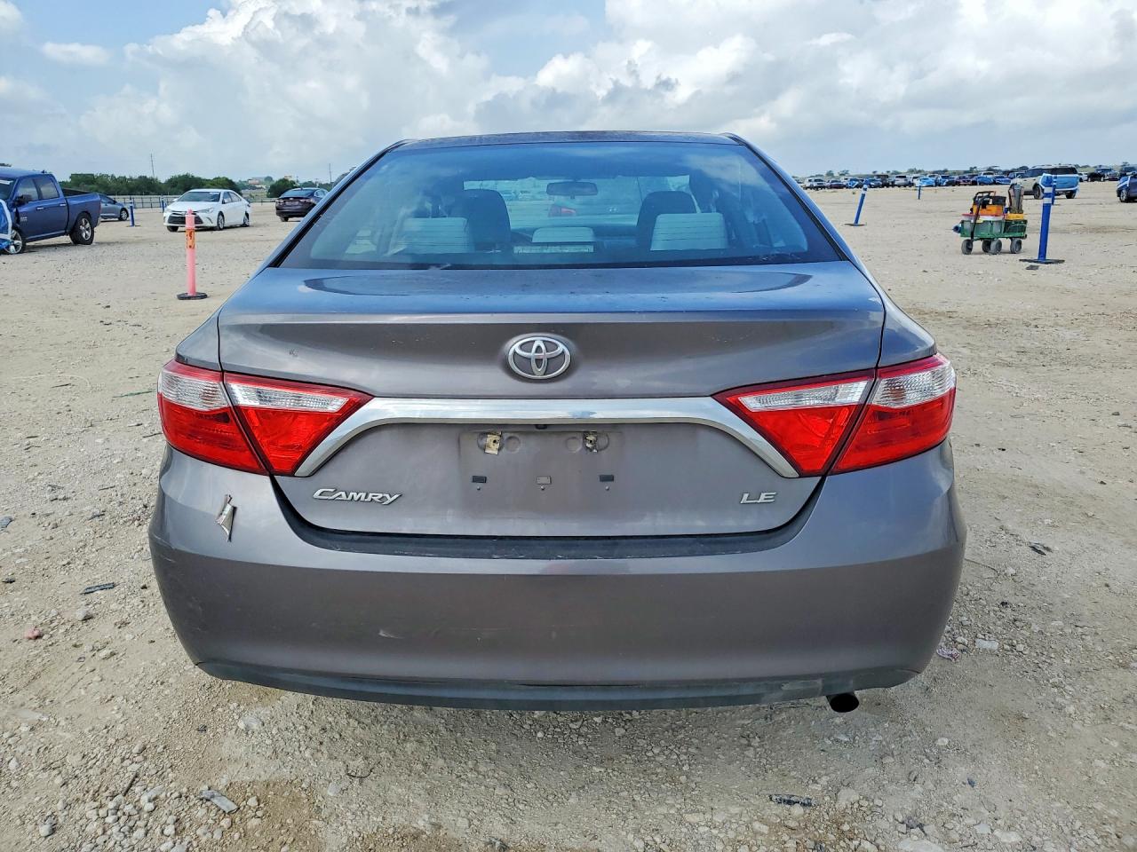 2017 Toyota Camry Le Gray vin: 4T1BF1FK2HU785160