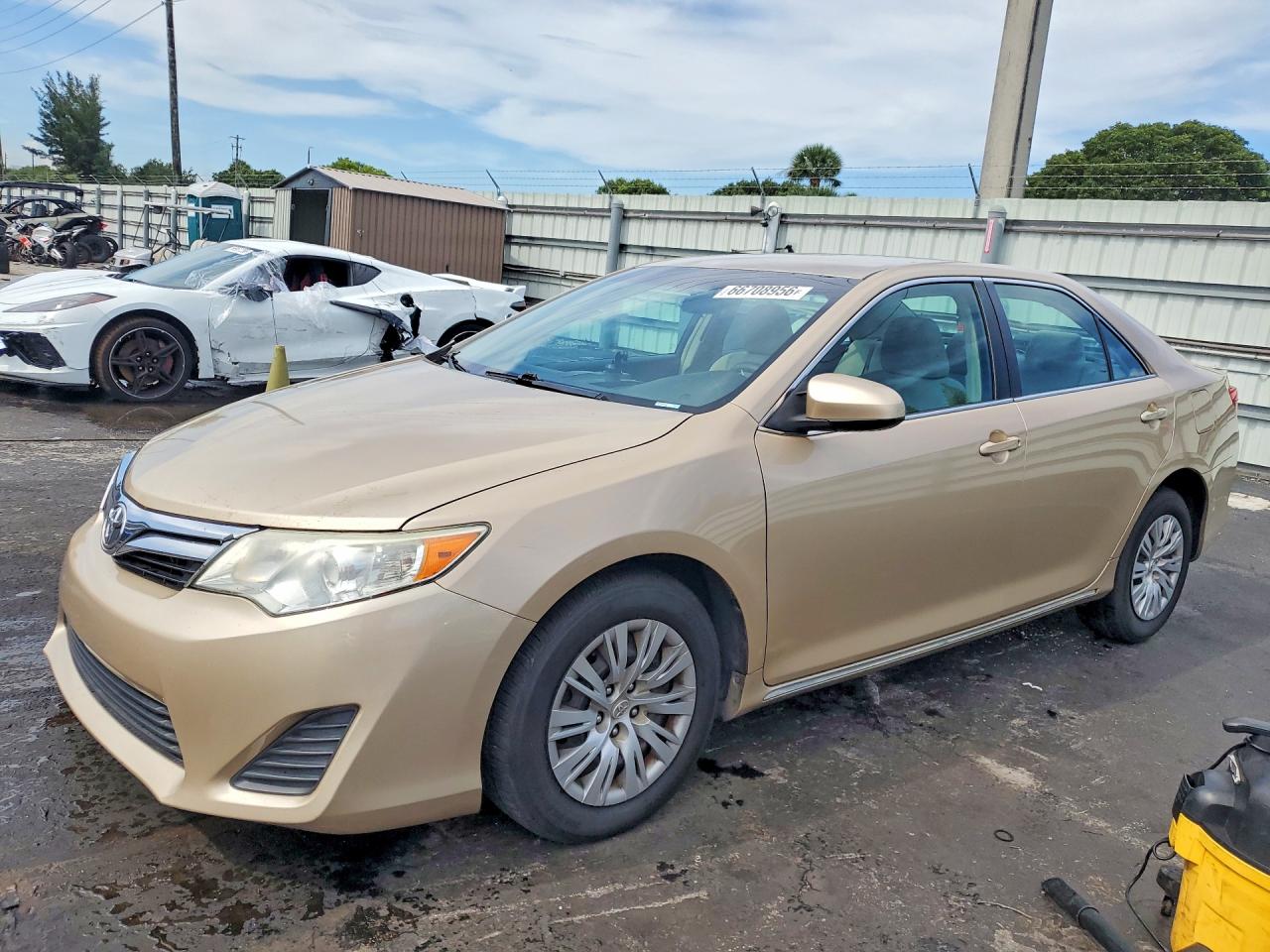 2012 Toyota Camry Le Gold vin: 4T1BF1FK3CU079940