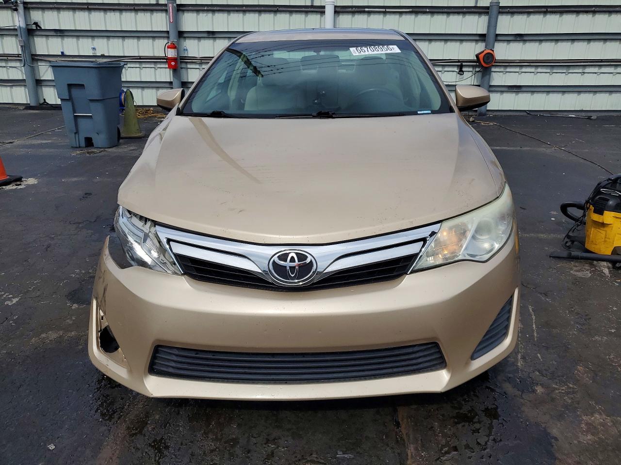 2012 Toyota Camry Le Gold vin: 4T1BF1FK3CU079940