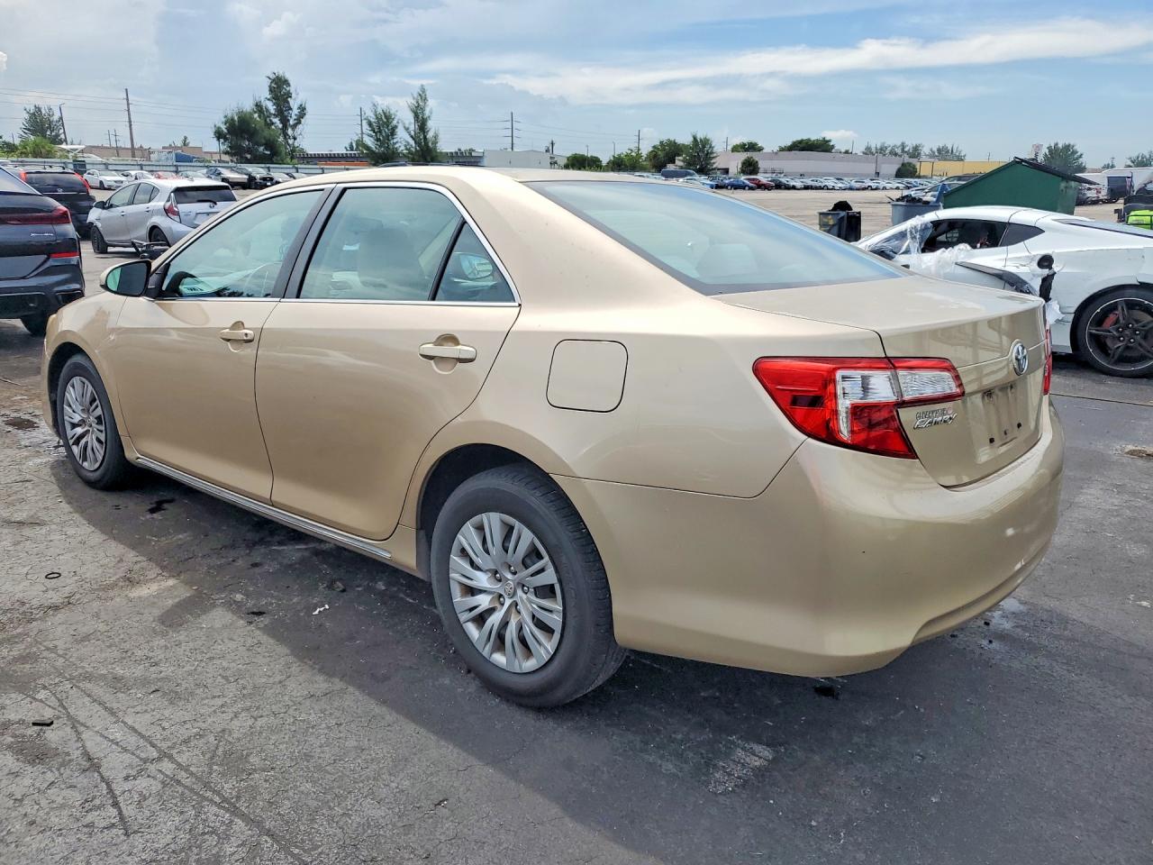 2012 Toyota Camry Le Gold vin: 4T1BF1FK3CU079940