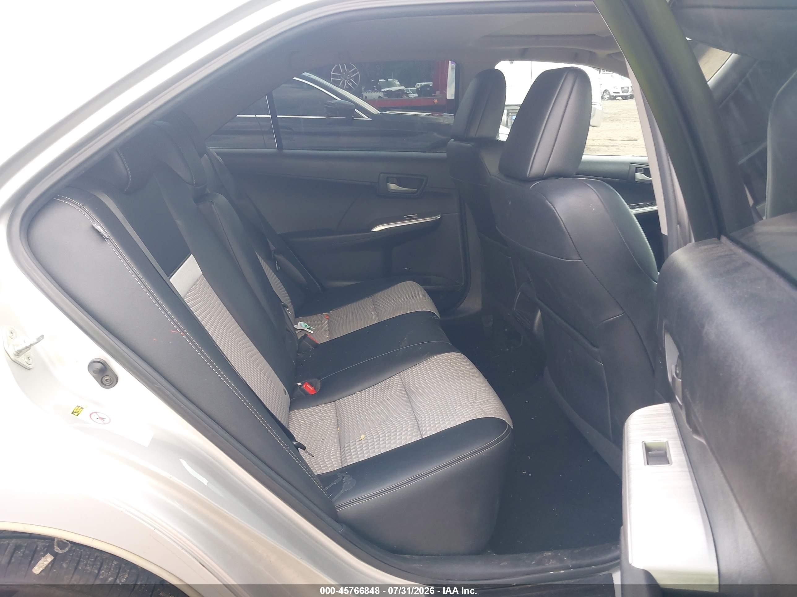 2012 Toyota Camry Se/le/xle Silver vin: 4T1BF1FK3CU120521