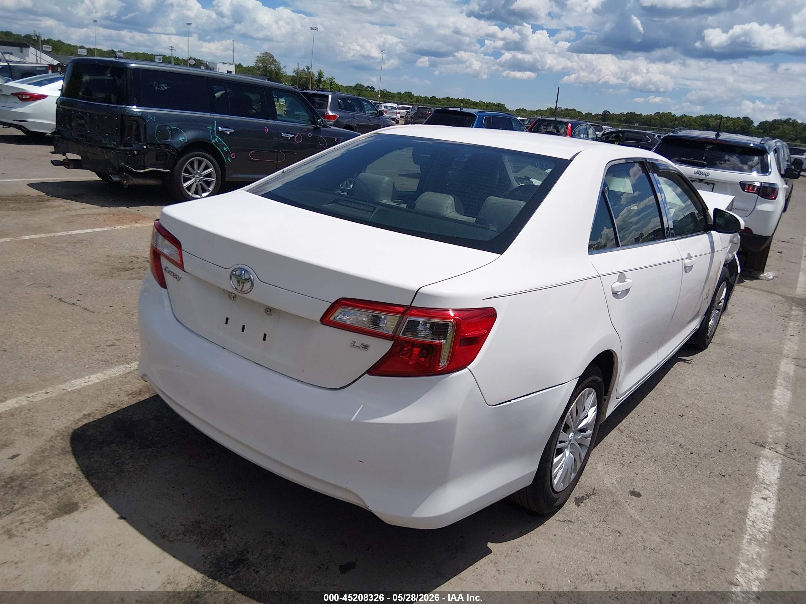 2012 Toyota Camry Le White vin: 4T1BF1FK3CU518764
