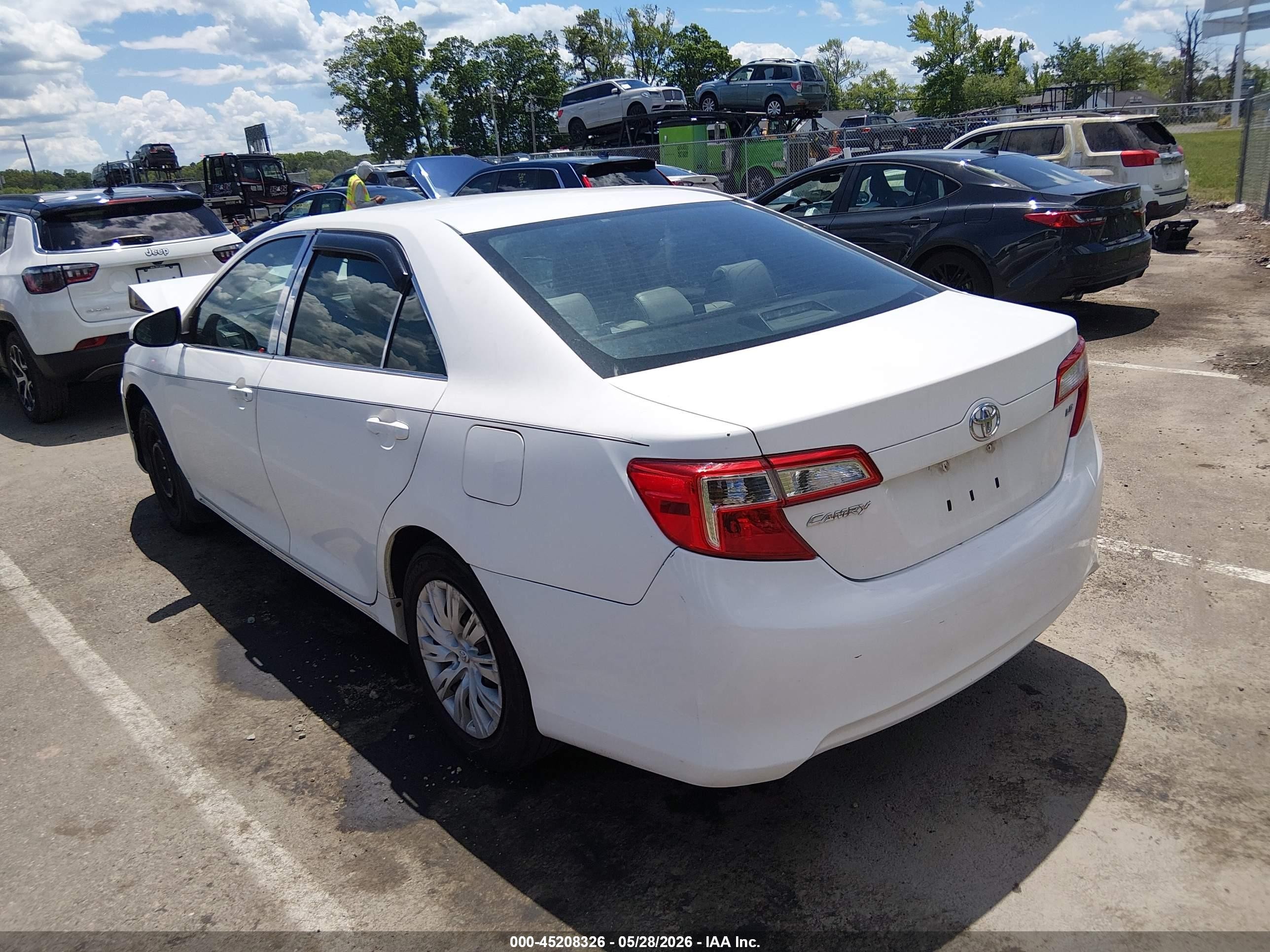 2012 Toyota Camry Le White vin: 4T1BF1FK3CU518764