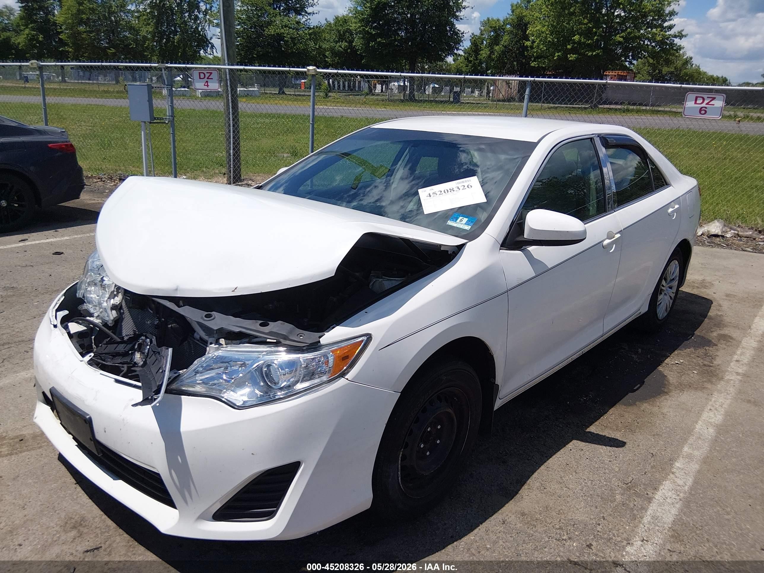 2012 Toyota Camry Le White vin: 4T1BF1FK3CU518764