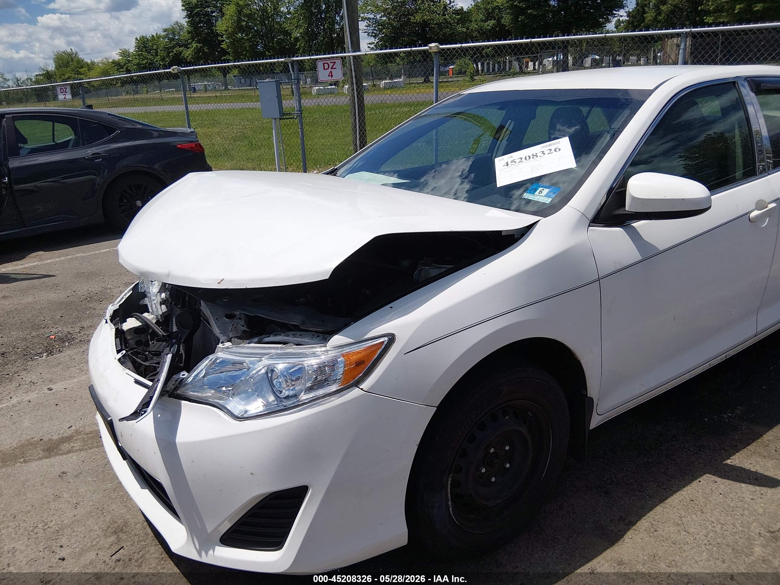 2012 Toyota Camry Le White vin: 4T1BF1FK3CU518764