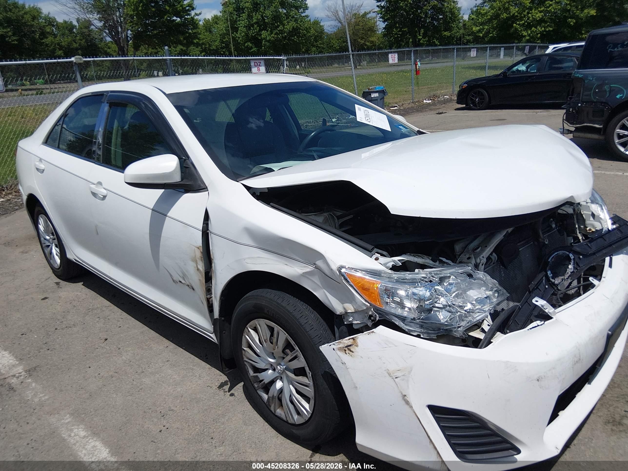 2012 Toyota Camry Le White vin: 4T1BF1FK3CU518764