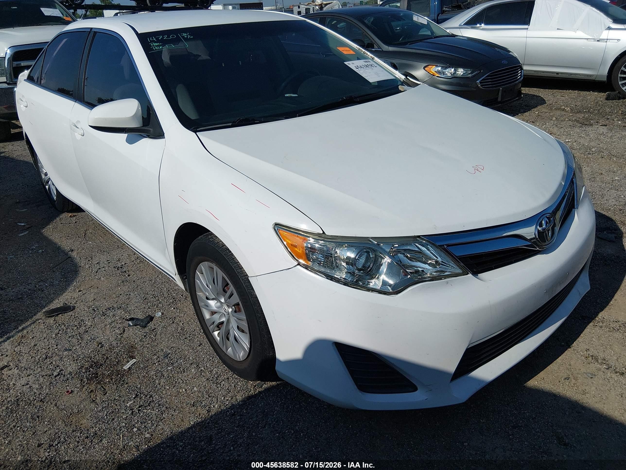 2013 Toyota Camry Le White vin: 4T1BF1FK3DU205893