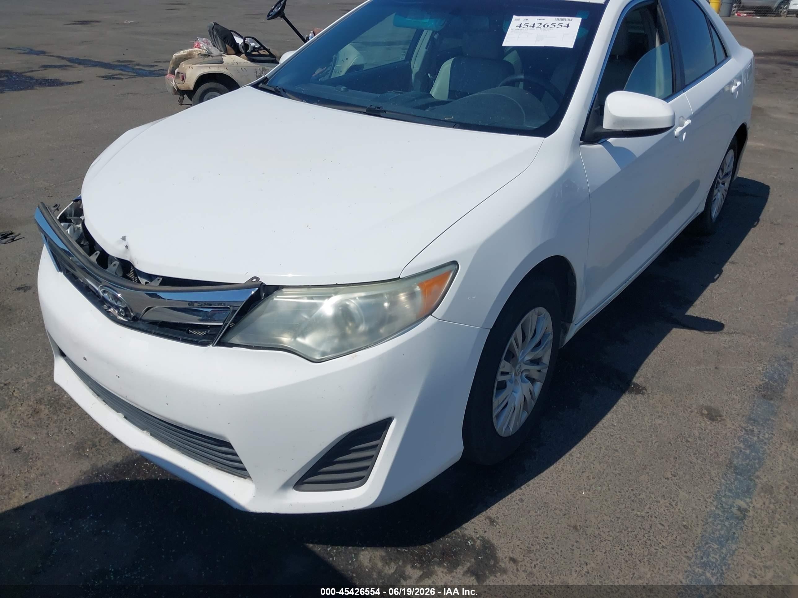 2013 Toyota Camry Le White vin: 4T1BF1FK3DU210995