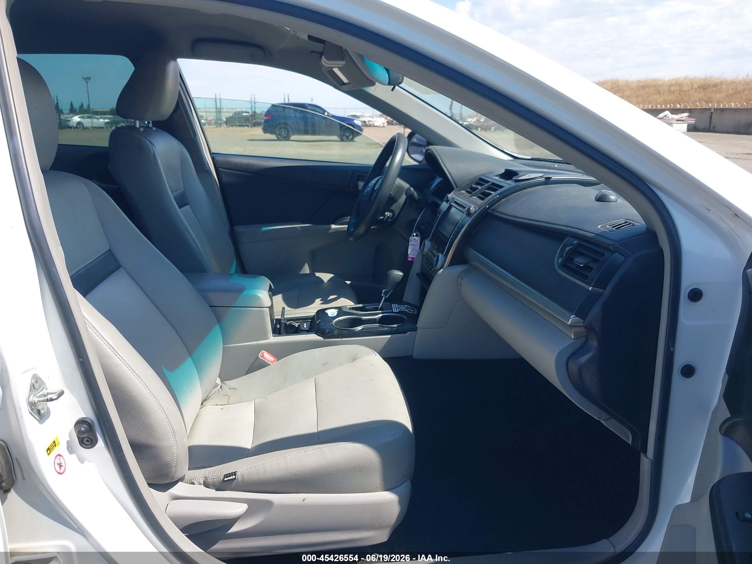 2013 Toyota Camry Le White vin: 4T1BF1FK3DU210995