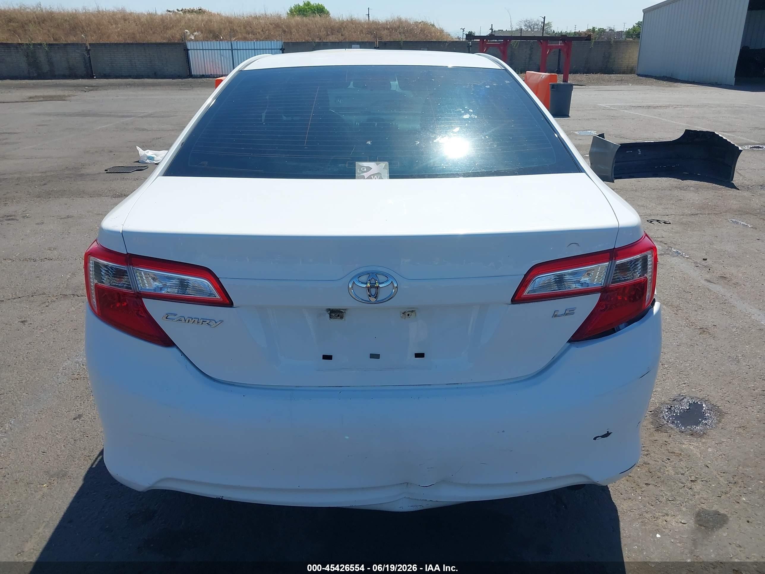 2013 Toyota Camry Le White vin: 4T1BF1FK3DU210995