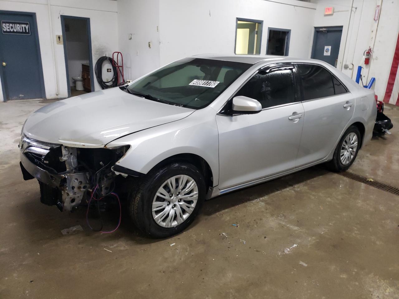 2013 Toyota Camry Le Серебряный vin: 4T1BF1FK3DU219177 Damage: Left Front Fender, Dent(S) W/ Paint Dmg, 5 To 6 Inches