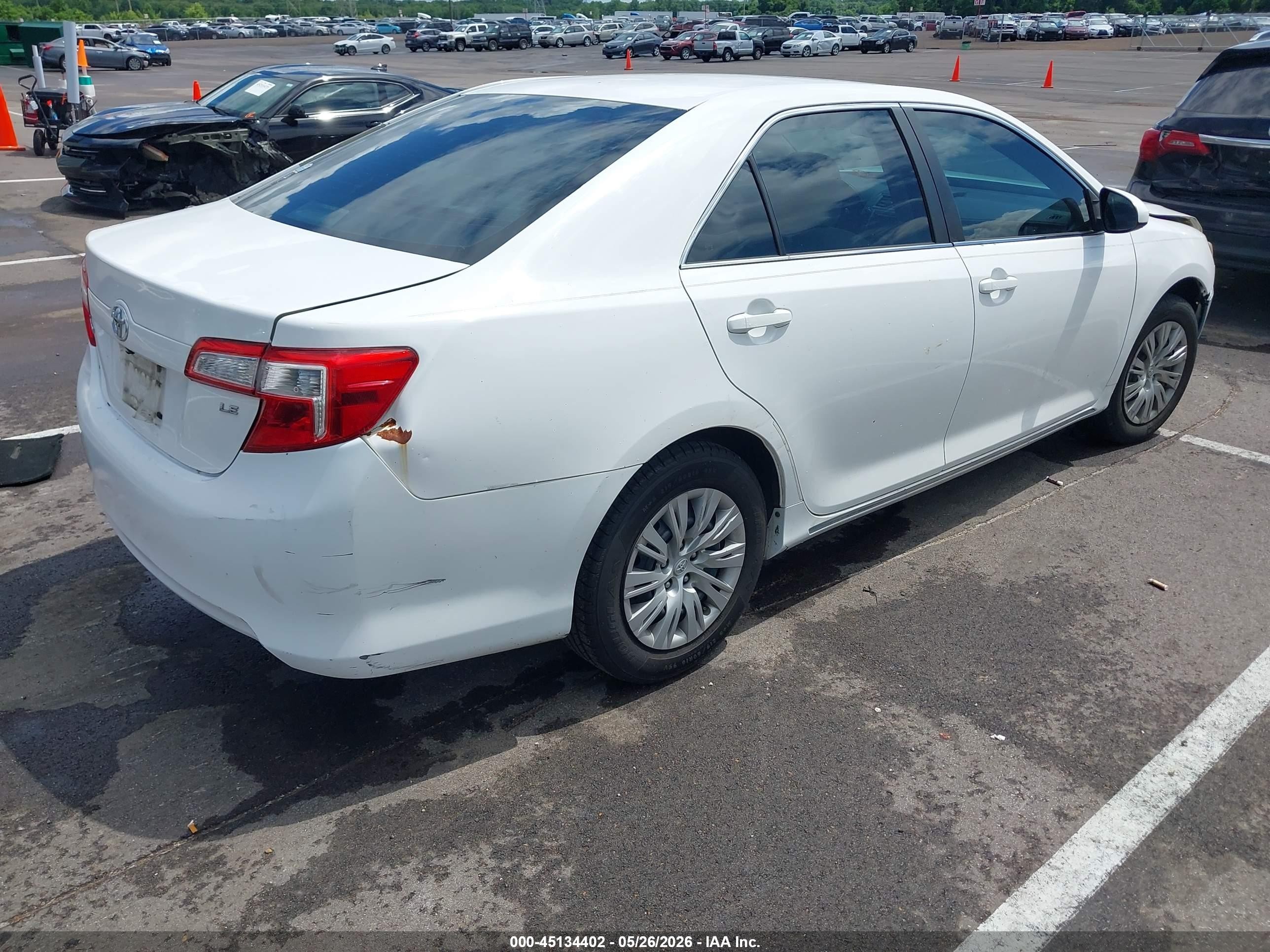 2013 Toyota Camry Le White vin: 4T1BF1FK3DU283235