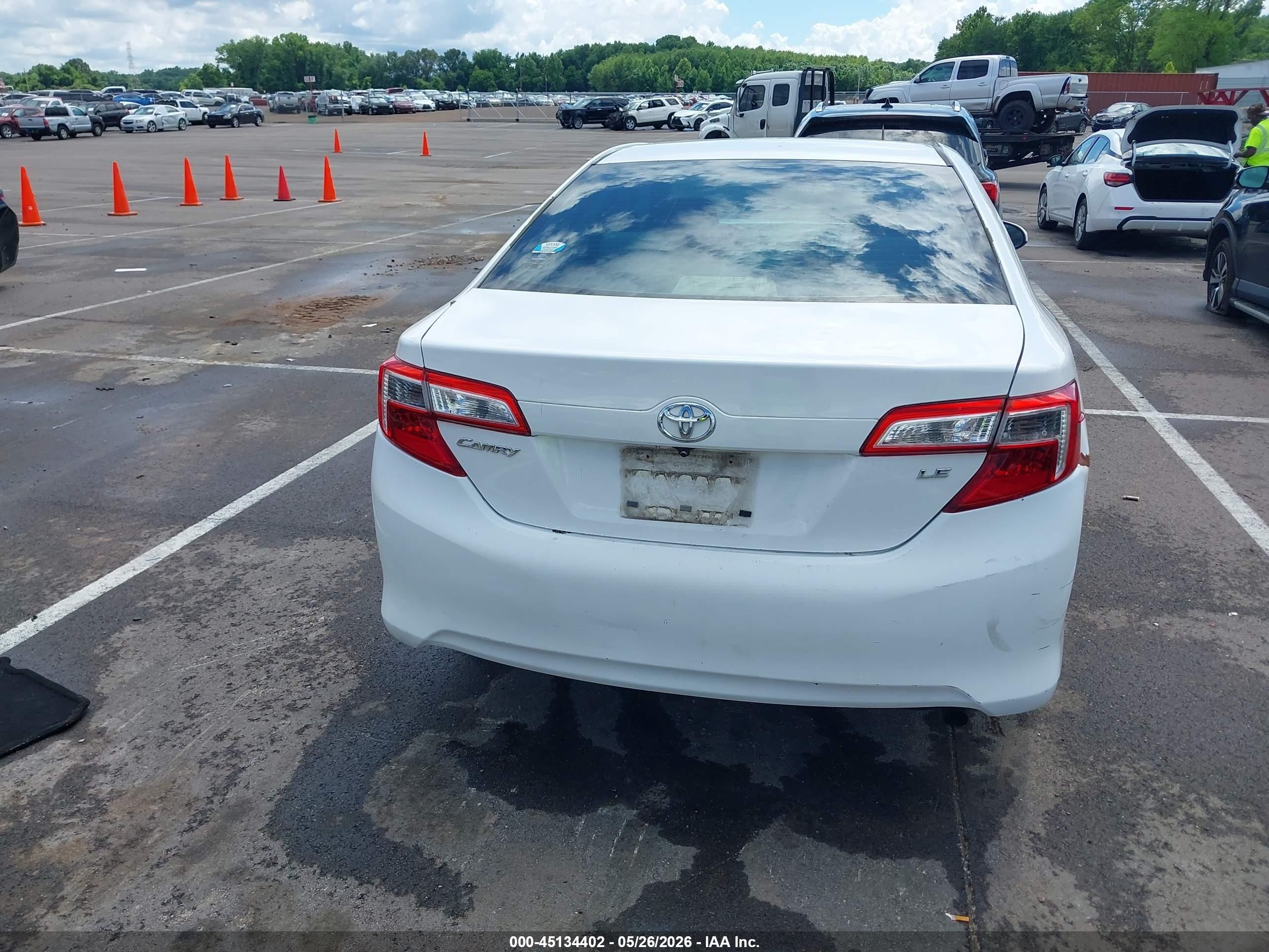 2013 Toyota Camry Le White vin: 4T1BF1FK3DU283235