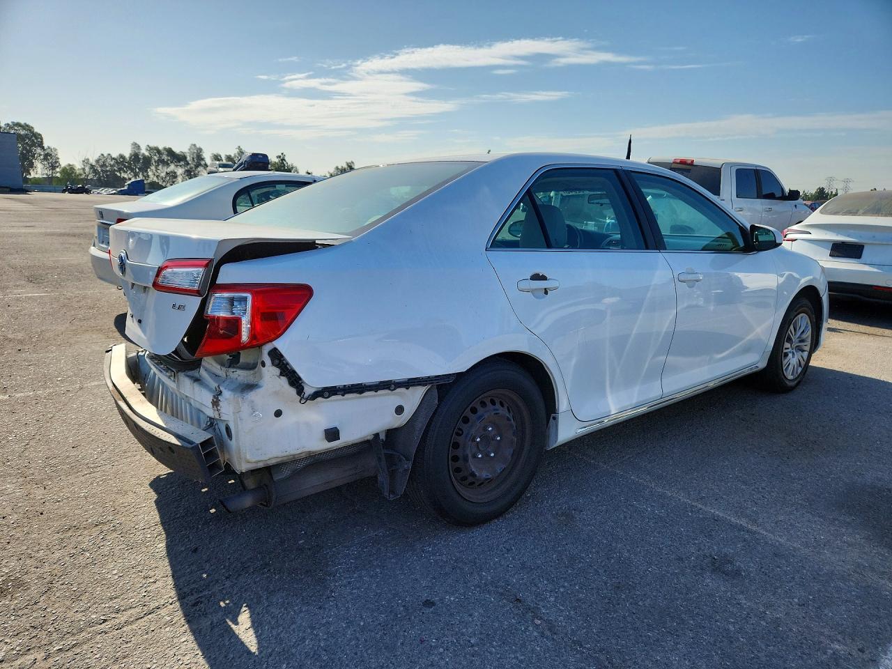 2013 Toyota Camry Le White vin: 4T1BF1FK3DU284143