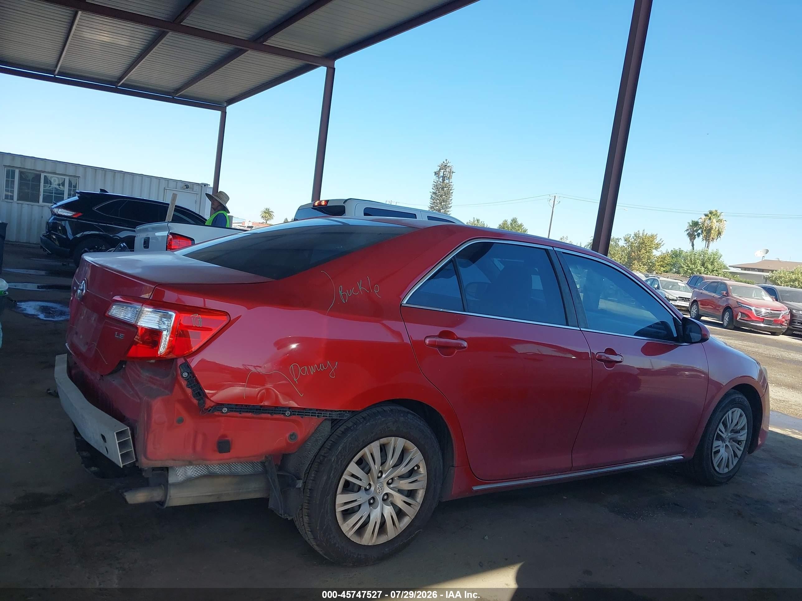 2013 Toyota Camry Le Red vin: 4T1BF1FK3DU670223