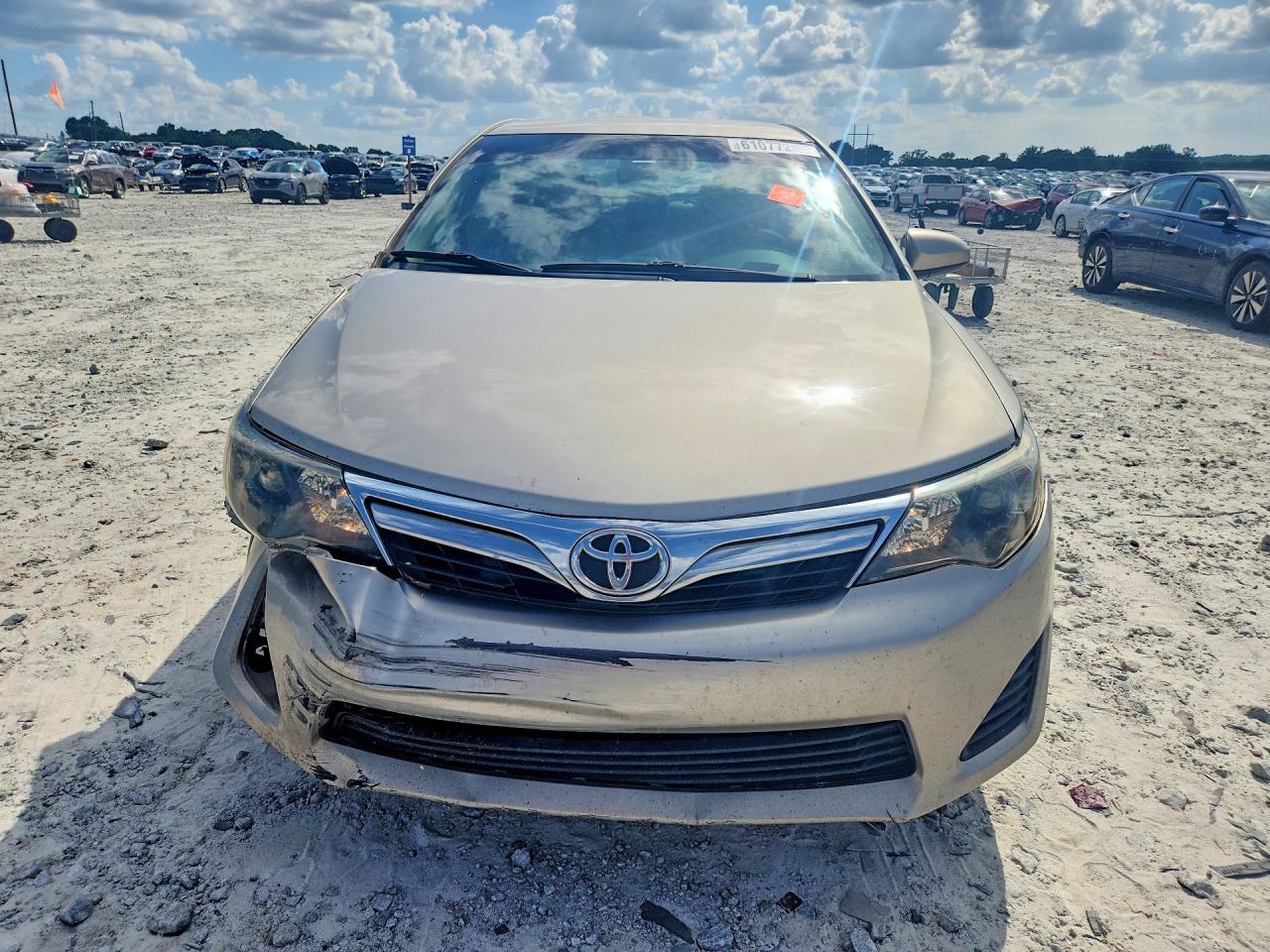 2013 Toyota Camry Le Beige vin: 4T1BF1FK3DU680668