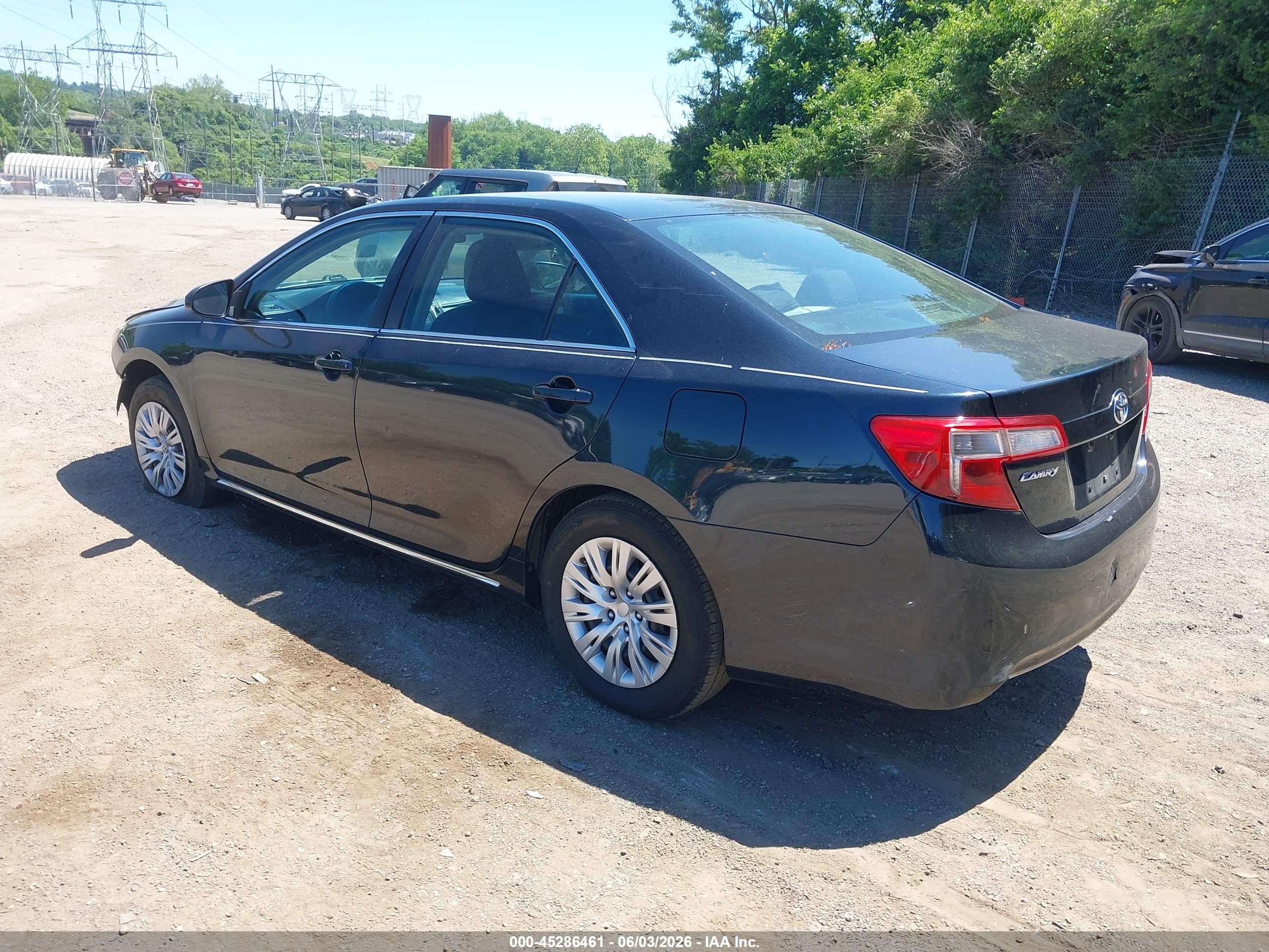 2014 Toyota Camry Le Blue vin: 4T1BF1FK3EU314906