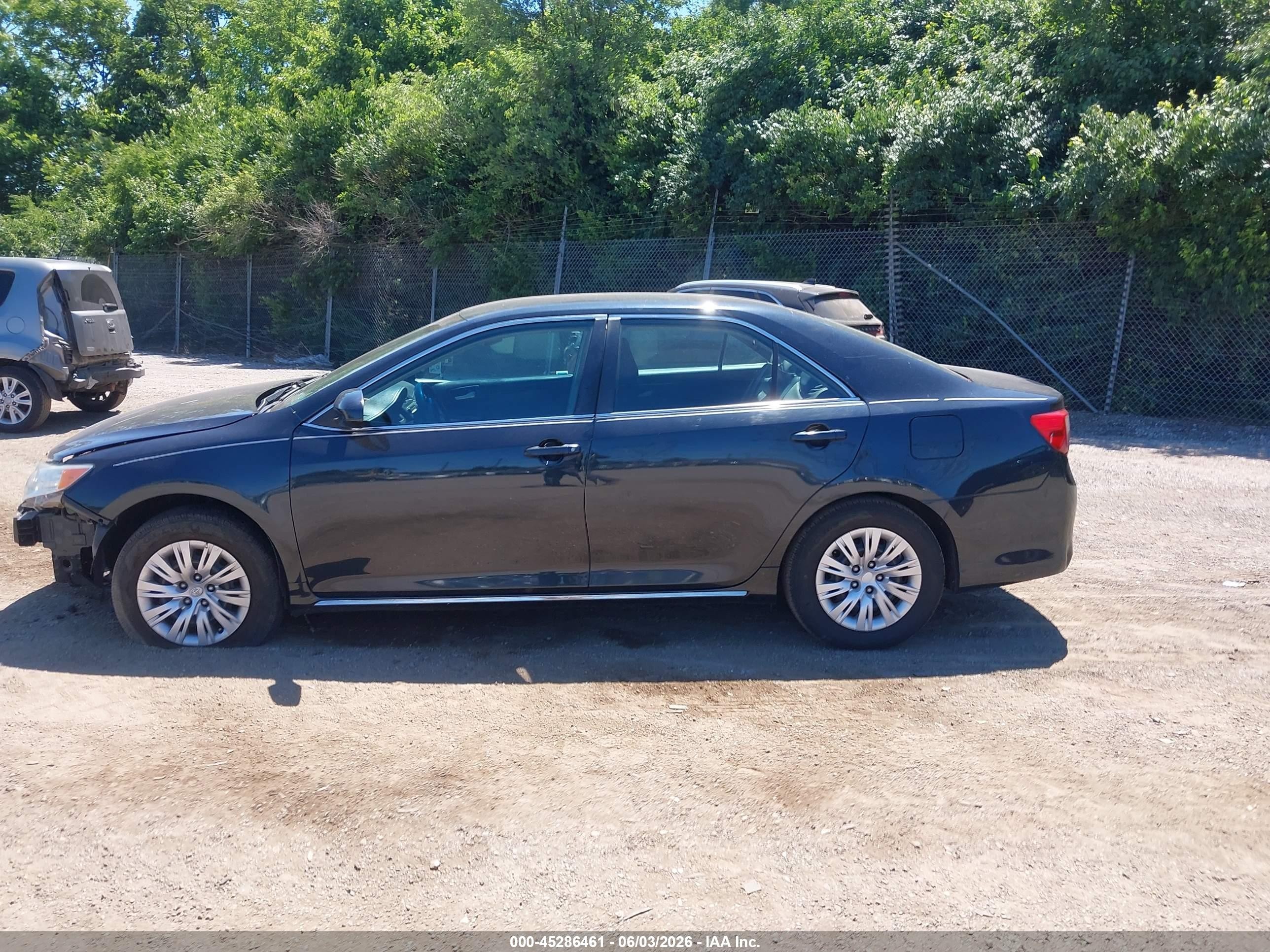 2014 Toyota Camry Le Blue vin: 4T1BF1FK3EU314906