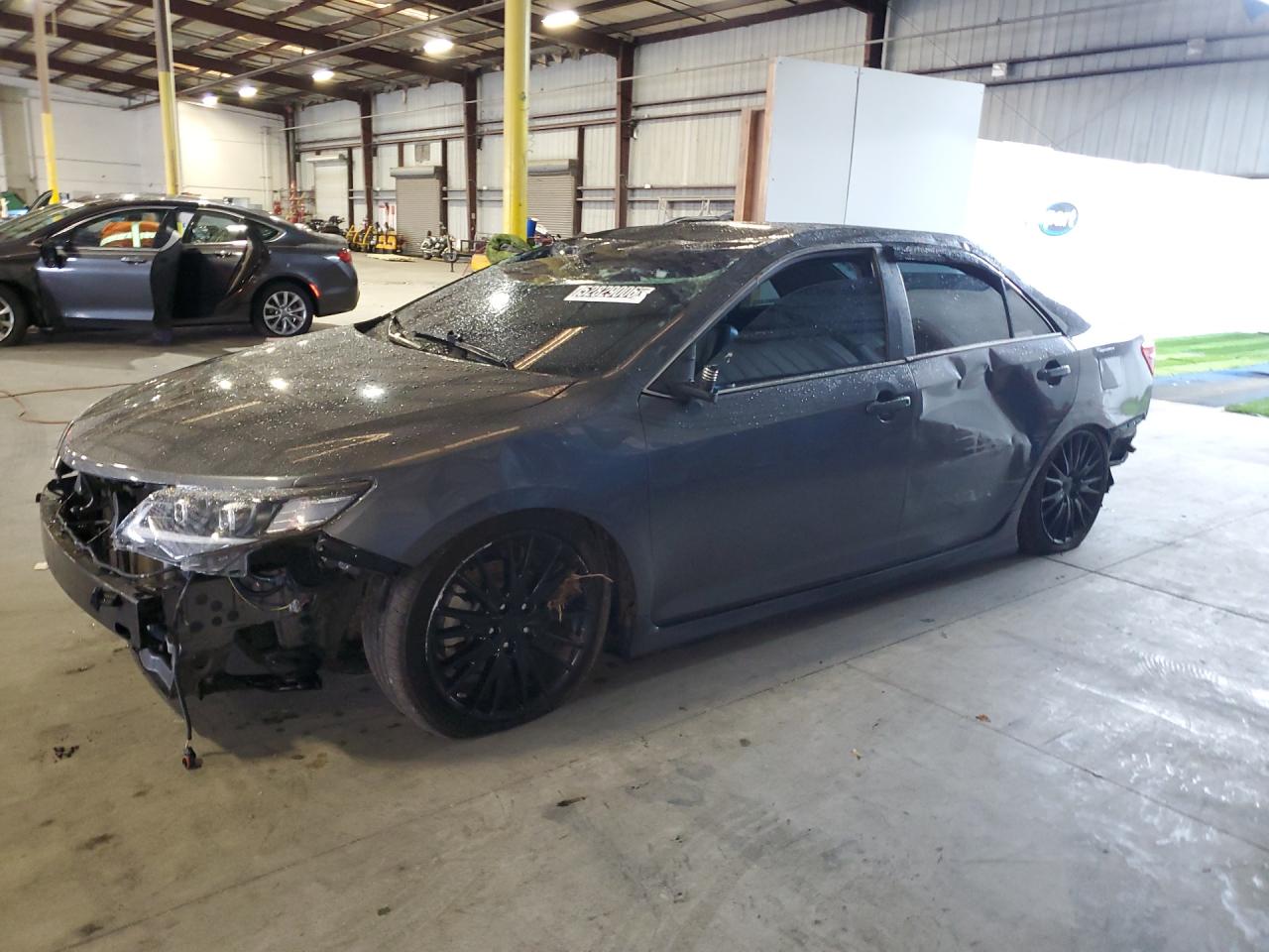 2014 Toyota Camry Se Серый vin: 4T1BF1FK3EU323654 Damage: Left Front Fender, Dent(S) W/ Paint Dmg, 9 To 10 Inches