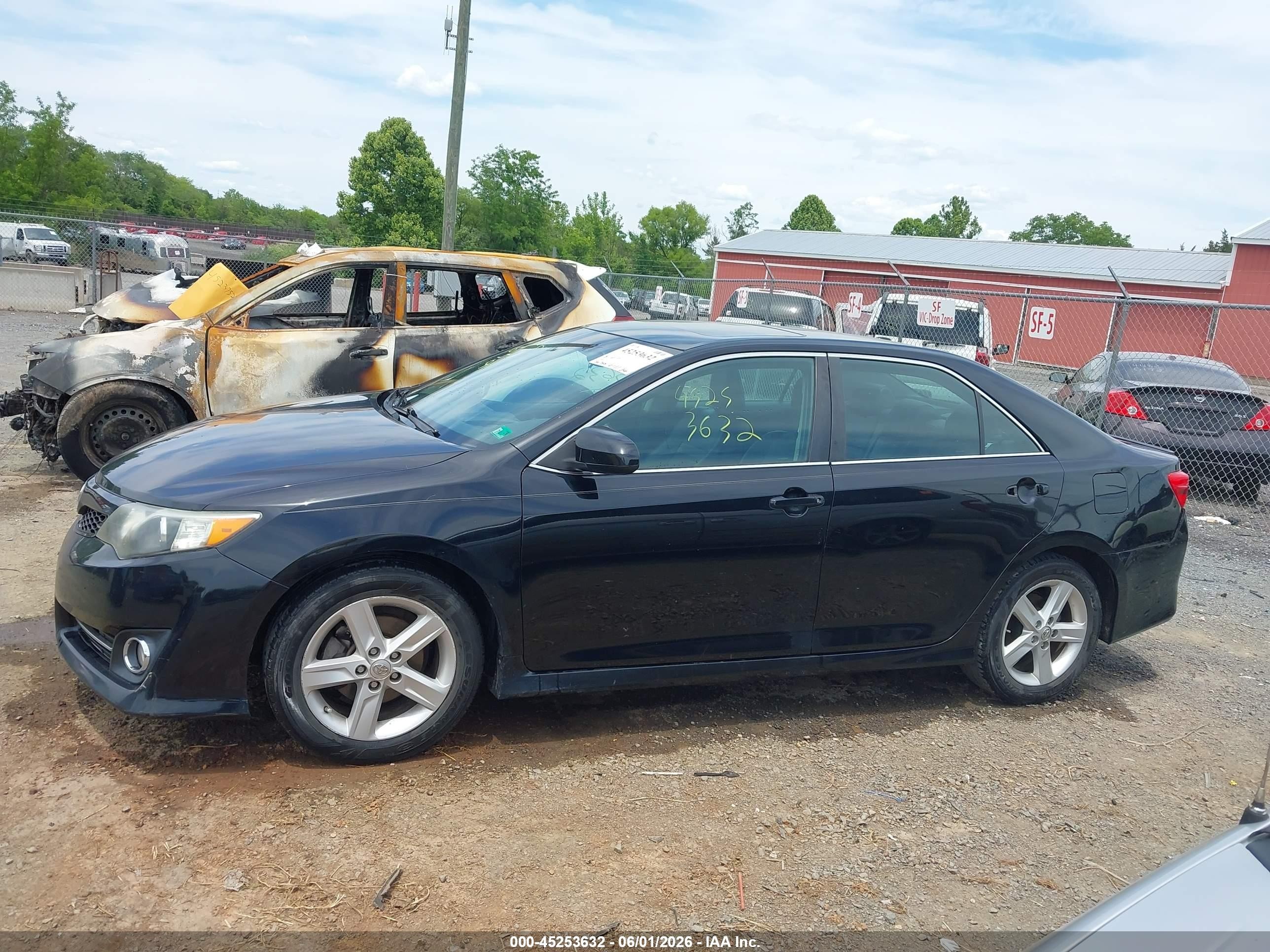 2014 Toyota Camry Se Black vin: 4T1BF1FK3EU334444