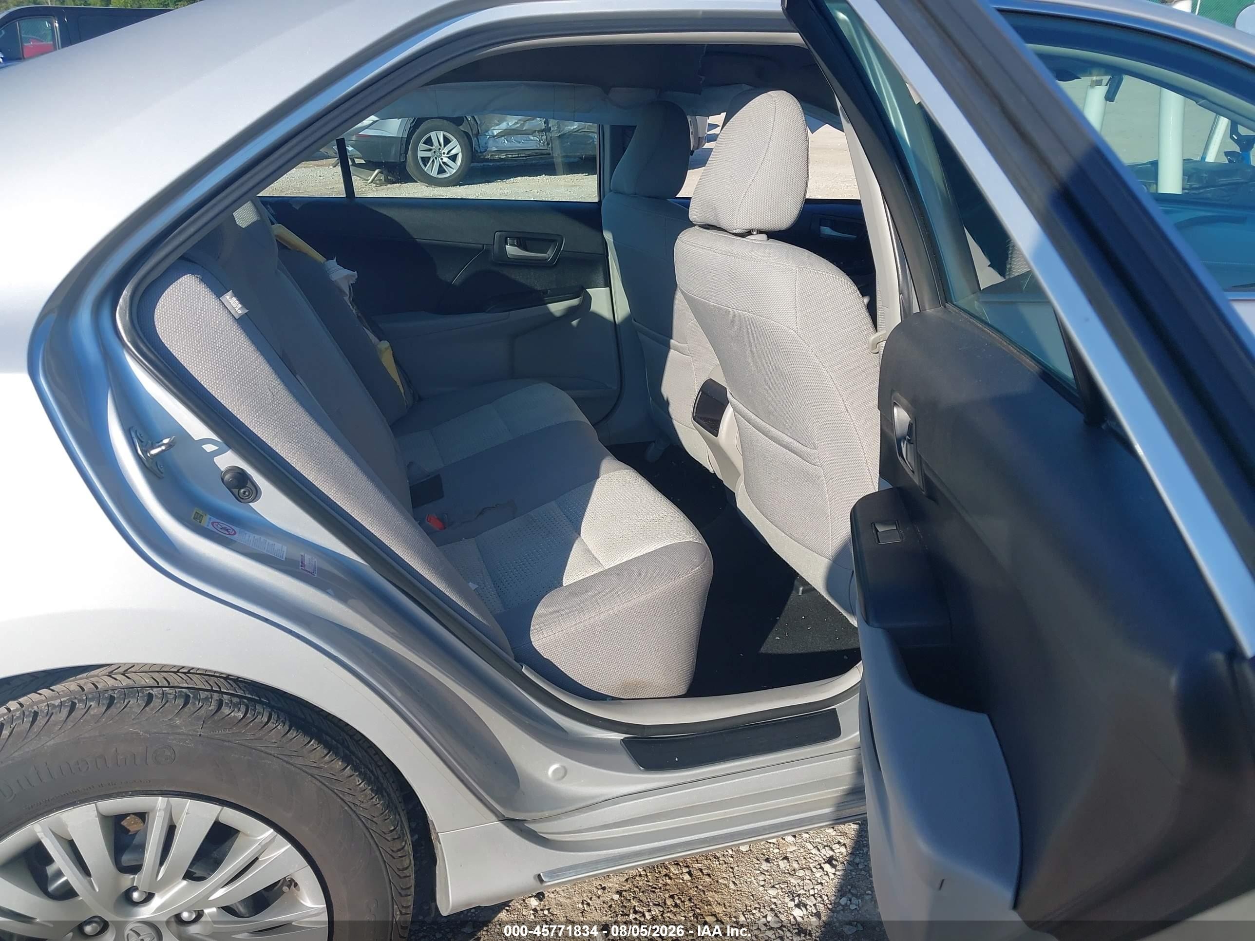 2014 Toyota Camry Le Silver vin: 4T1BF1FK3EU381344