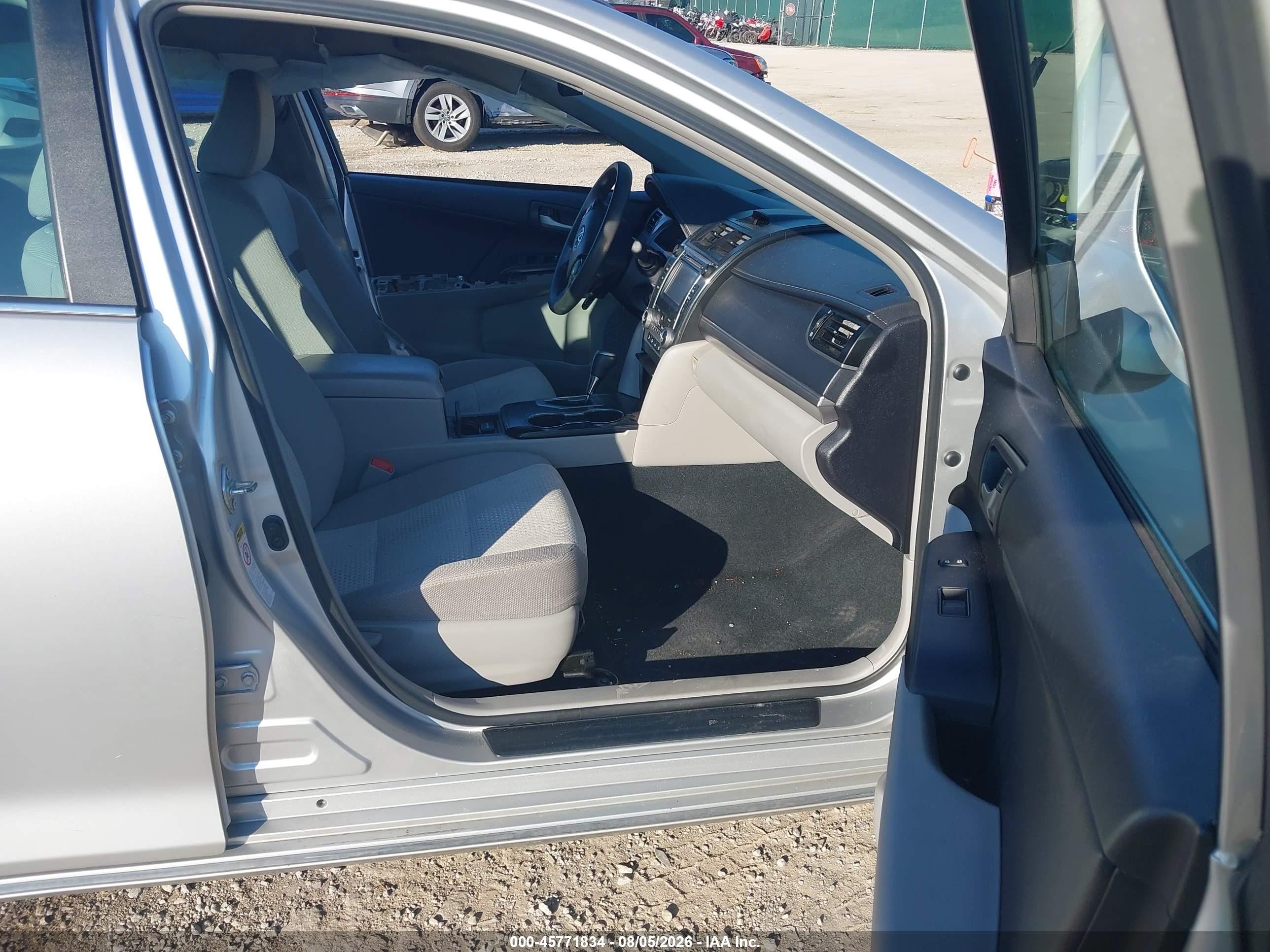 2014 Toyota Camry Le Silver vin: 4T1BF1FK3EU381344