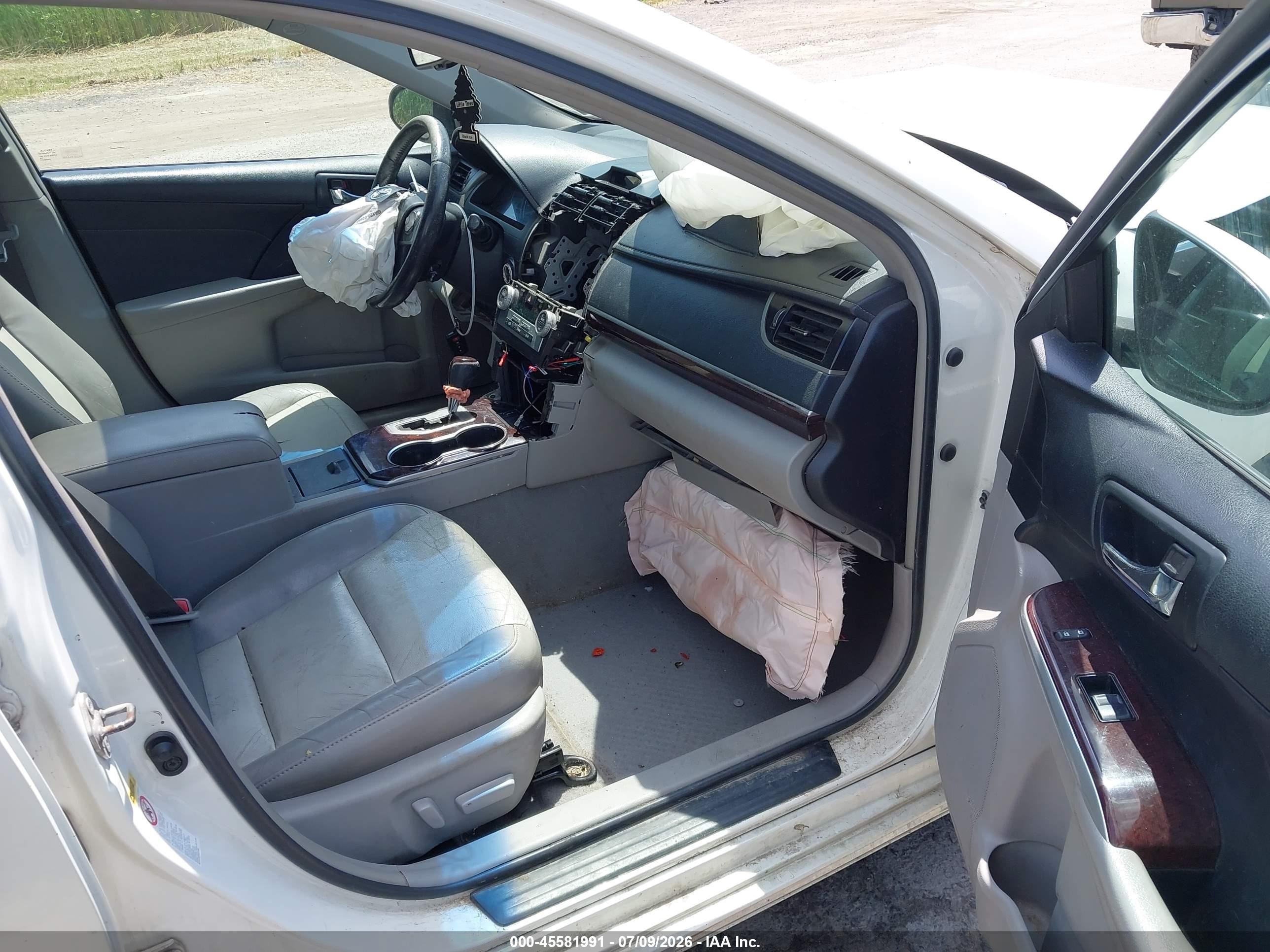 2014 Toyota Camry Xle White vin: 4T1BF1FK3EU401530