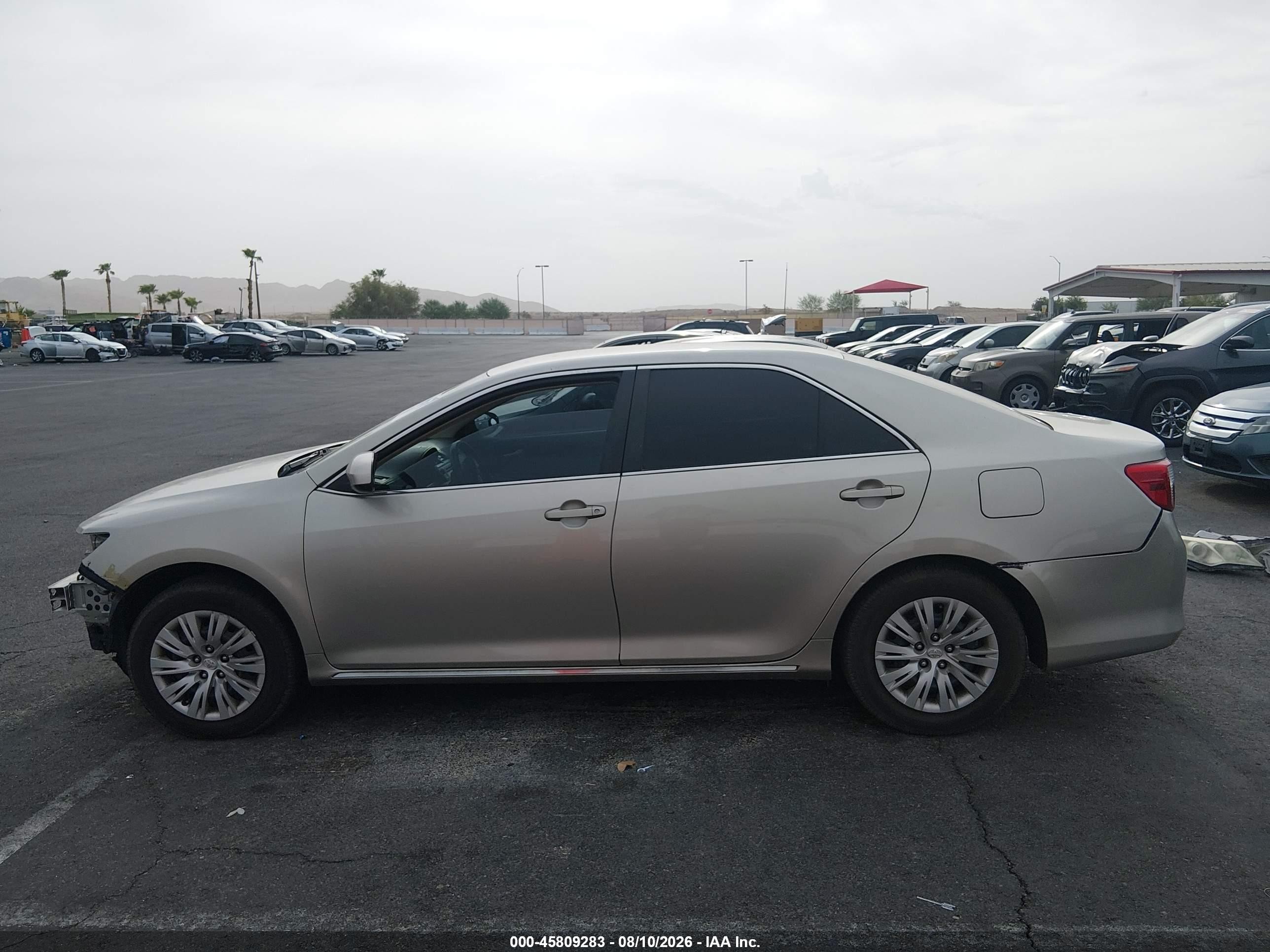 2014 Toyota Camry Le Gold vin: 4T1BF1FK3EU415069