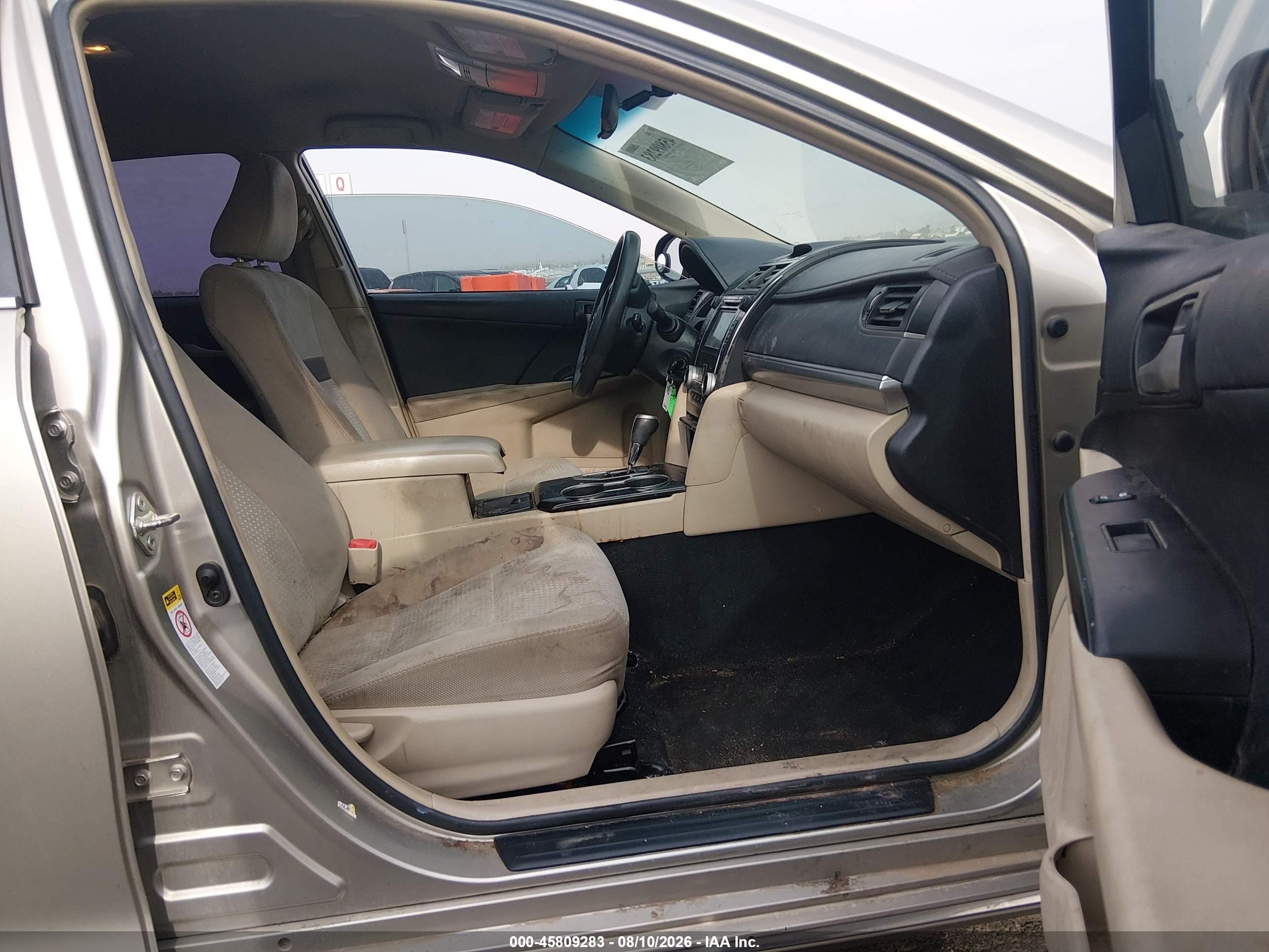 2014 Toyota Camry Le Gold vin: 4T1BF1FK3EU415069