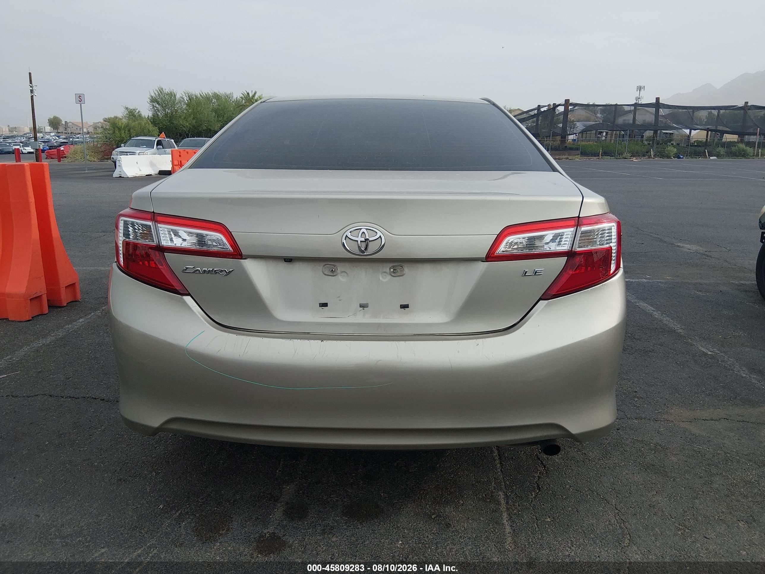 2014 Toyota Camry Le Gold vin: 4T1BF1FK3EU415069
