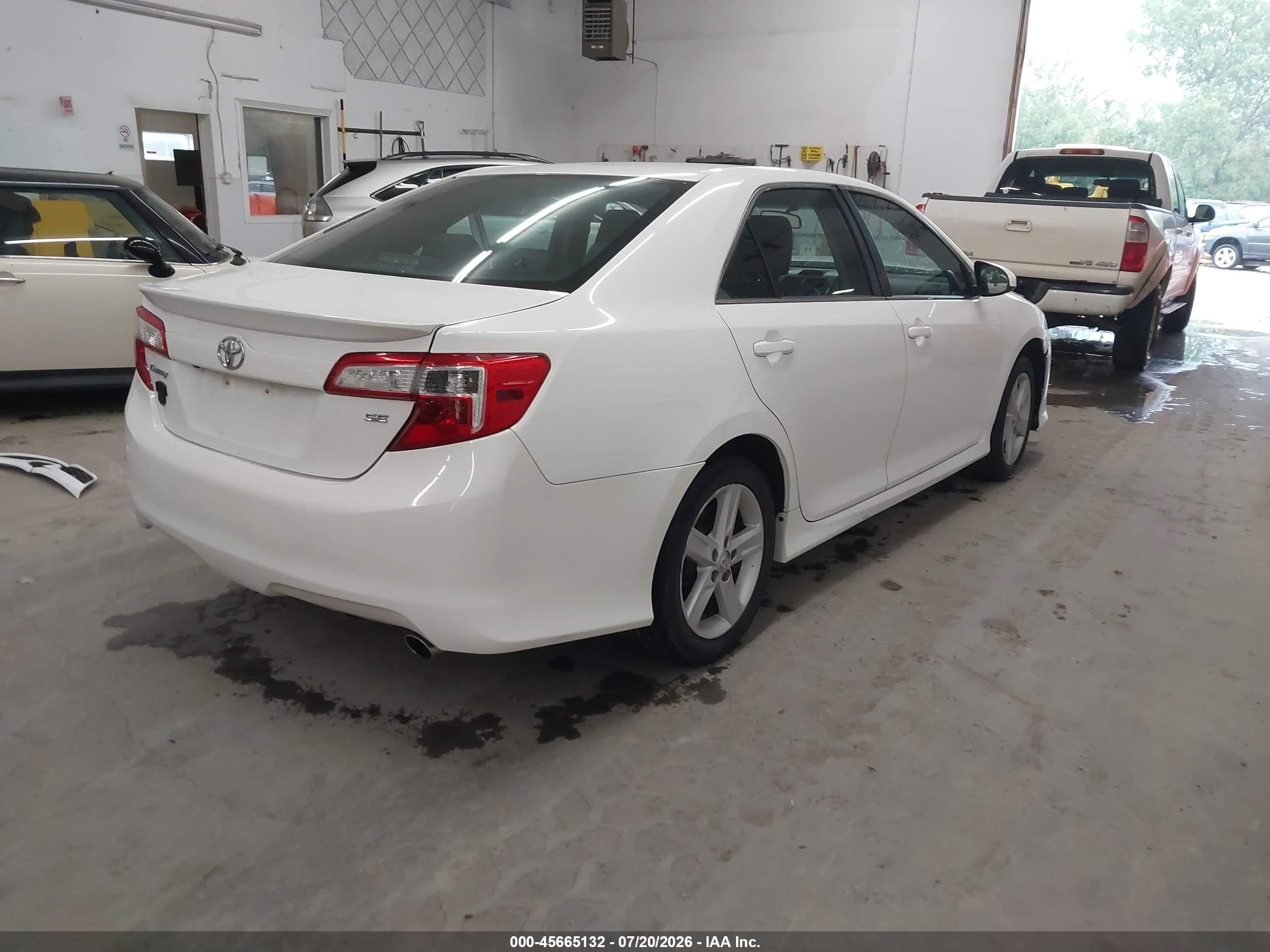 2014 Toyota Camry Se White vin: 4T1BF1FK3EU440134