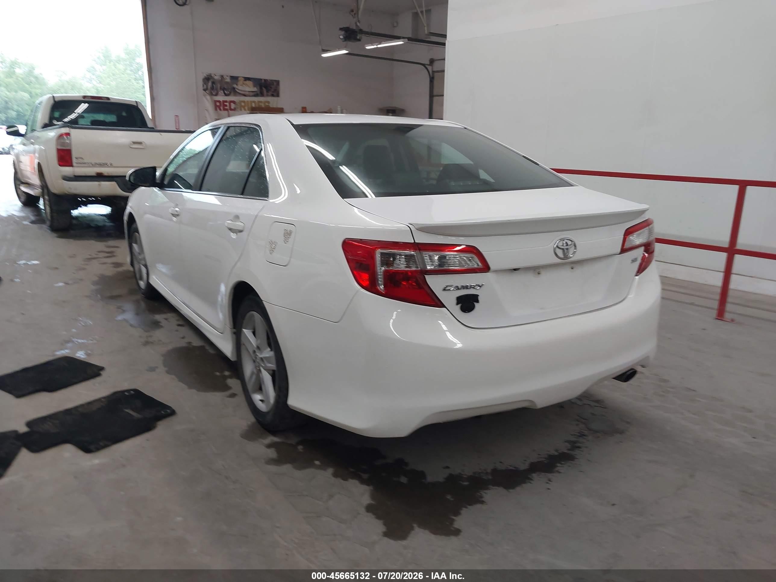 2014 Toyota Camry Se White vin: 4T1BF1FK3EU440134