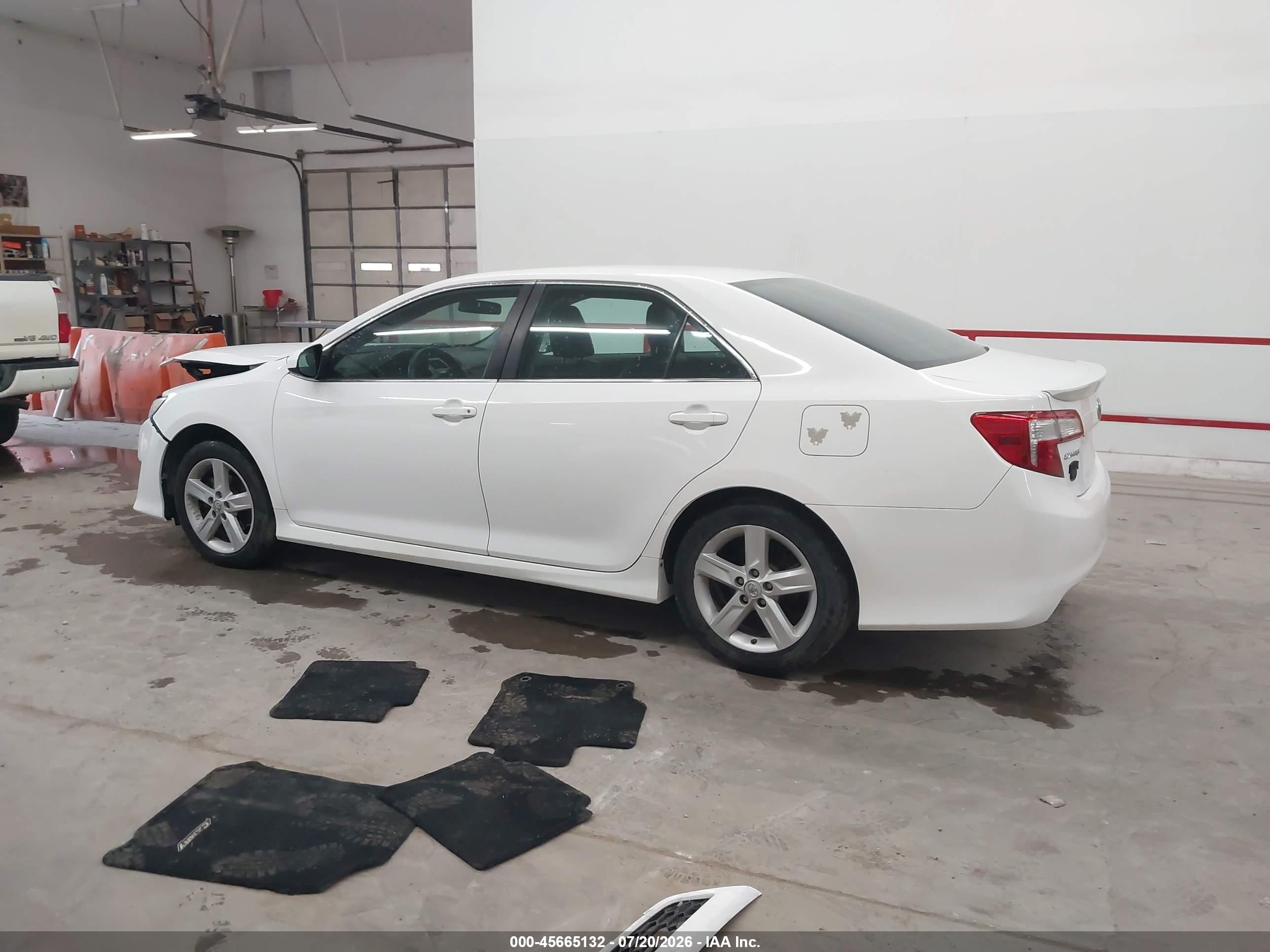 2014 Toyota Camry Se White vin: 4T1BF1FK3EU440134