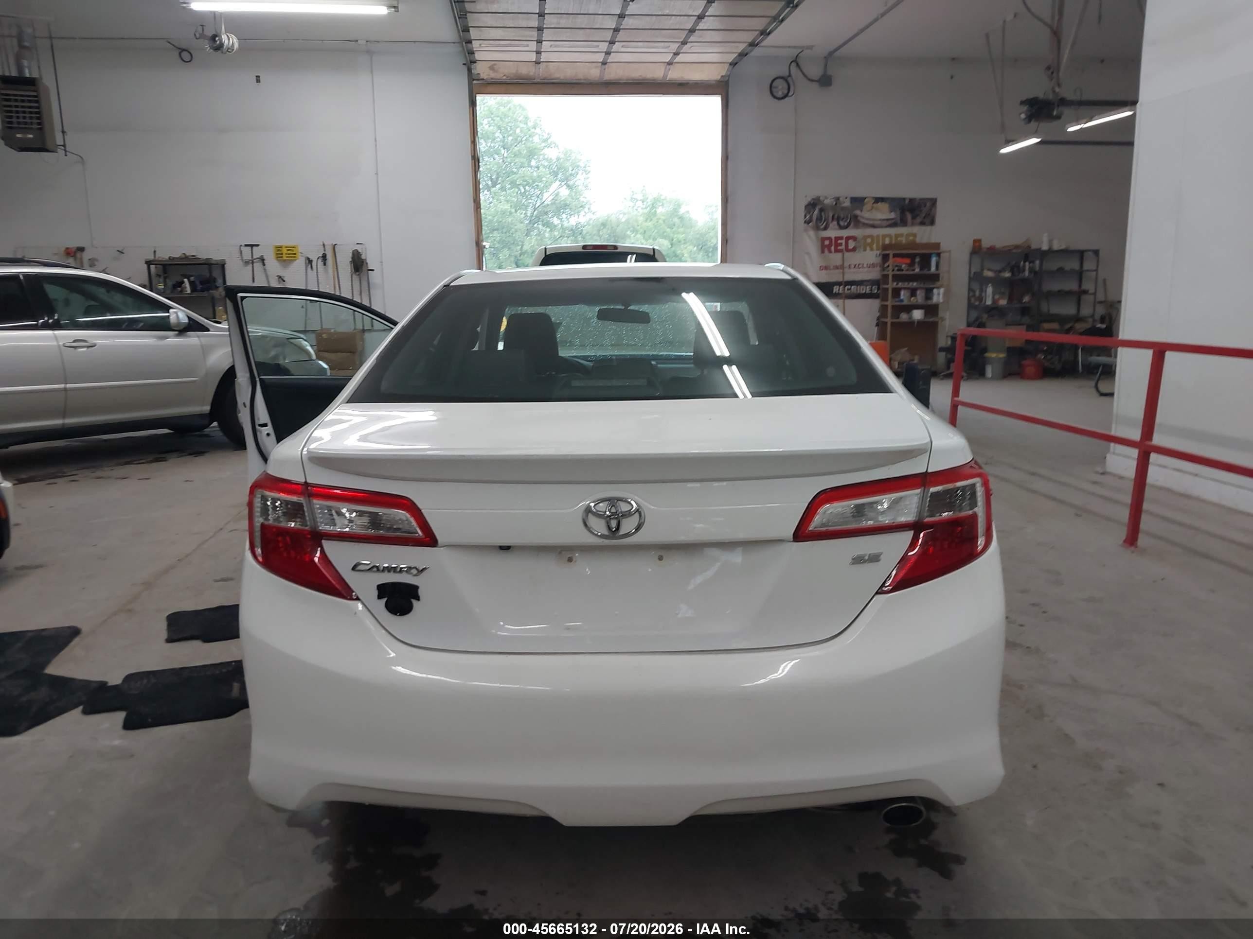 2014 Toyota Camry Se White vin: 4T1BF1FK3EU440134
