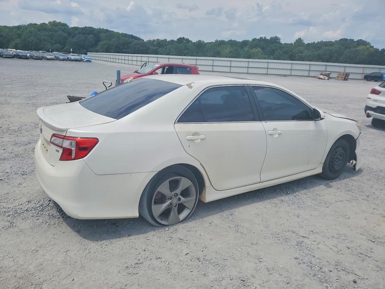 2014 Toyota Camry Se Sport White vin: 4T1BF1FK3EU448329